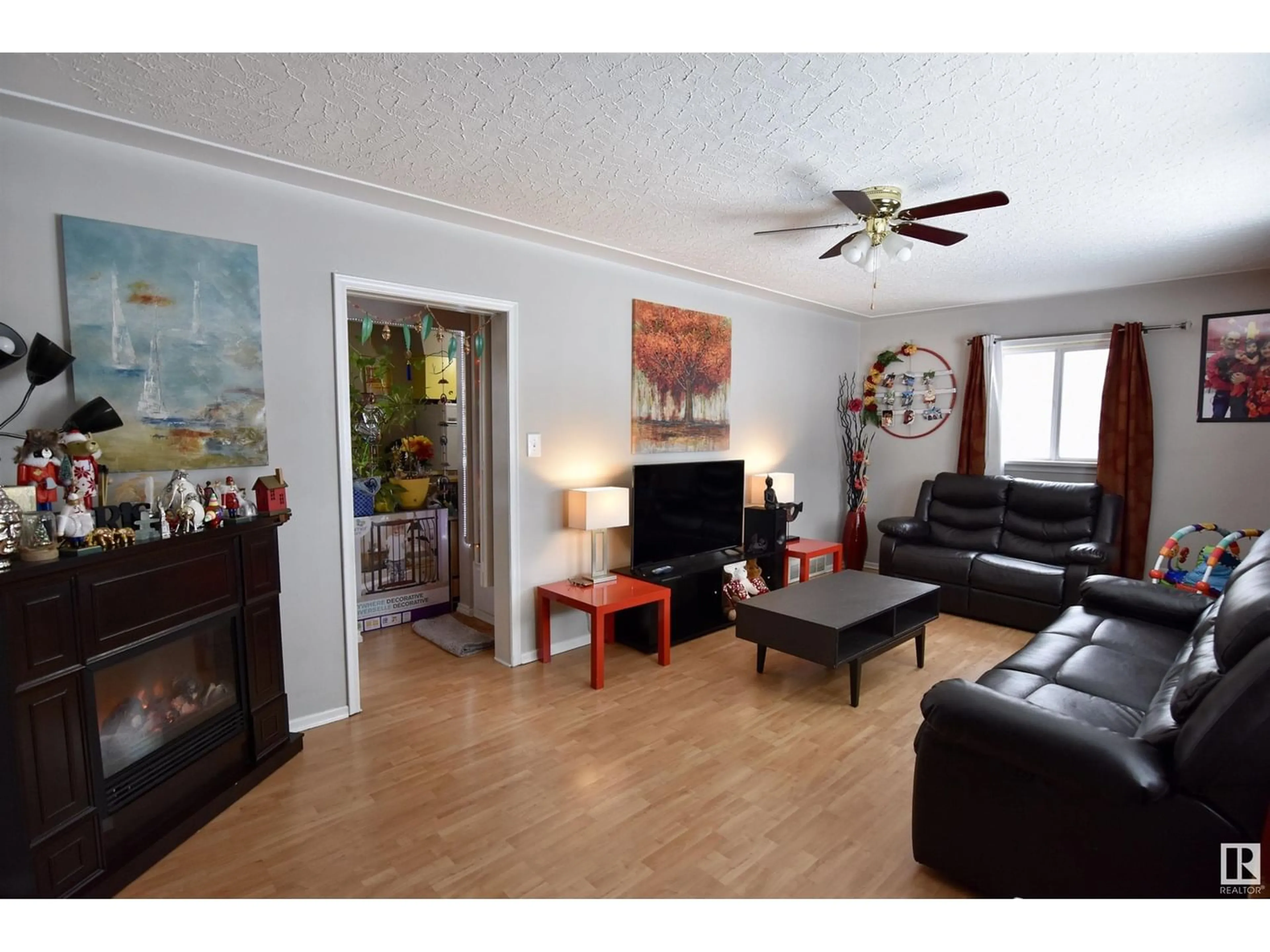 Living room, wood floors for 5134 49 AV, St. Paul Town Alberta T0A3A4