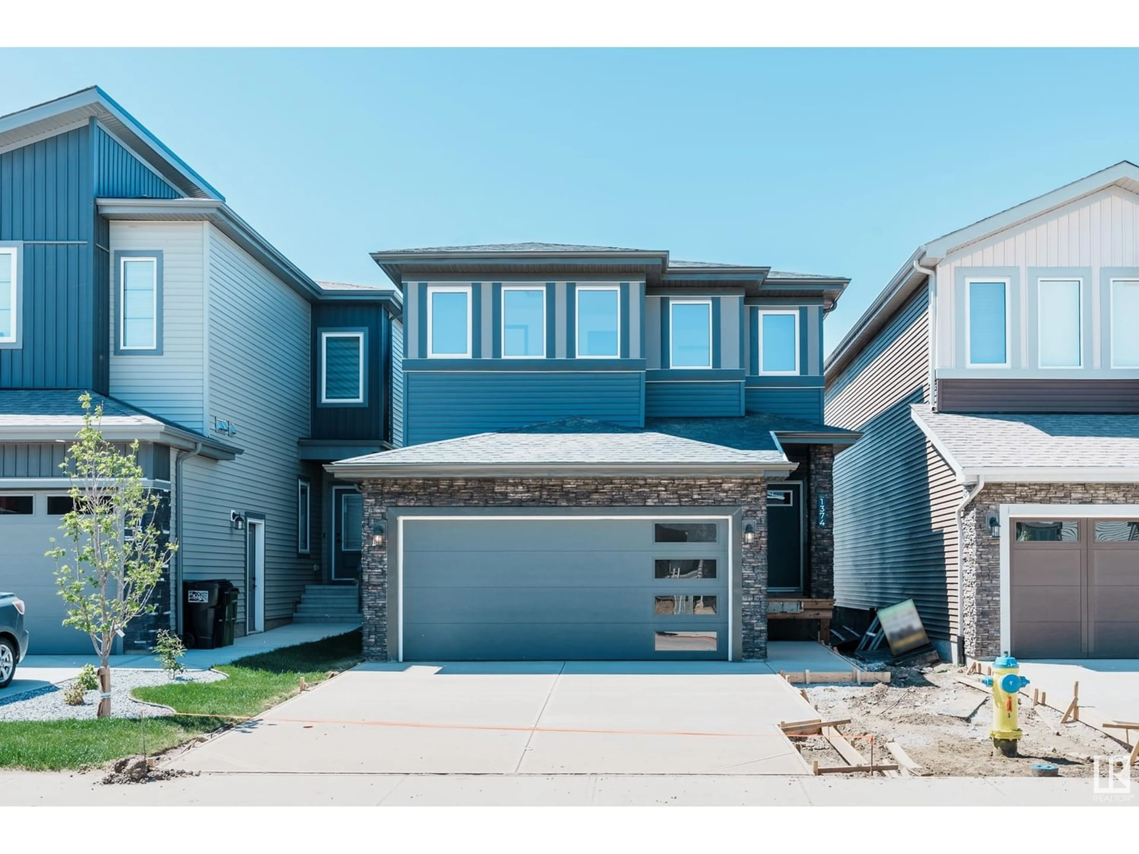 Contemporary kitchen for 1374 SISKIN WD NW, Edmonton Alberta T5S0R3