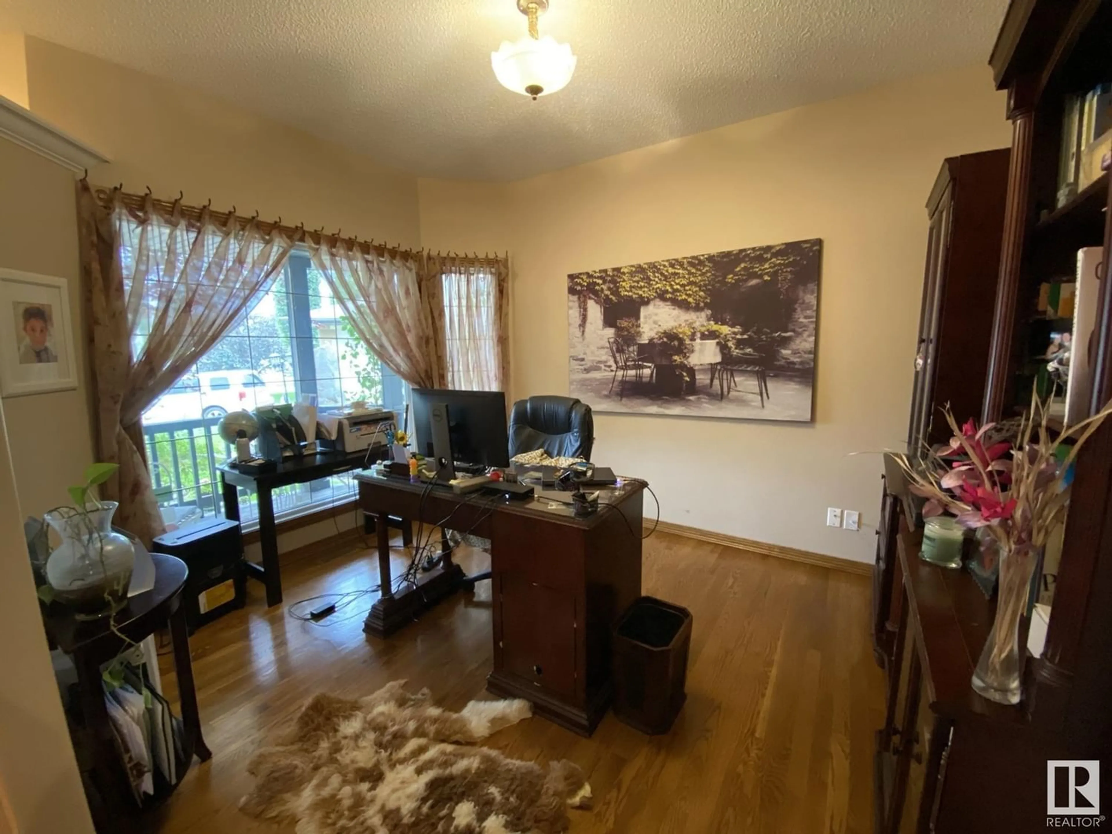 A pic of a room for 10903 176A AV NW, Edmonton Alberta T5X6H4