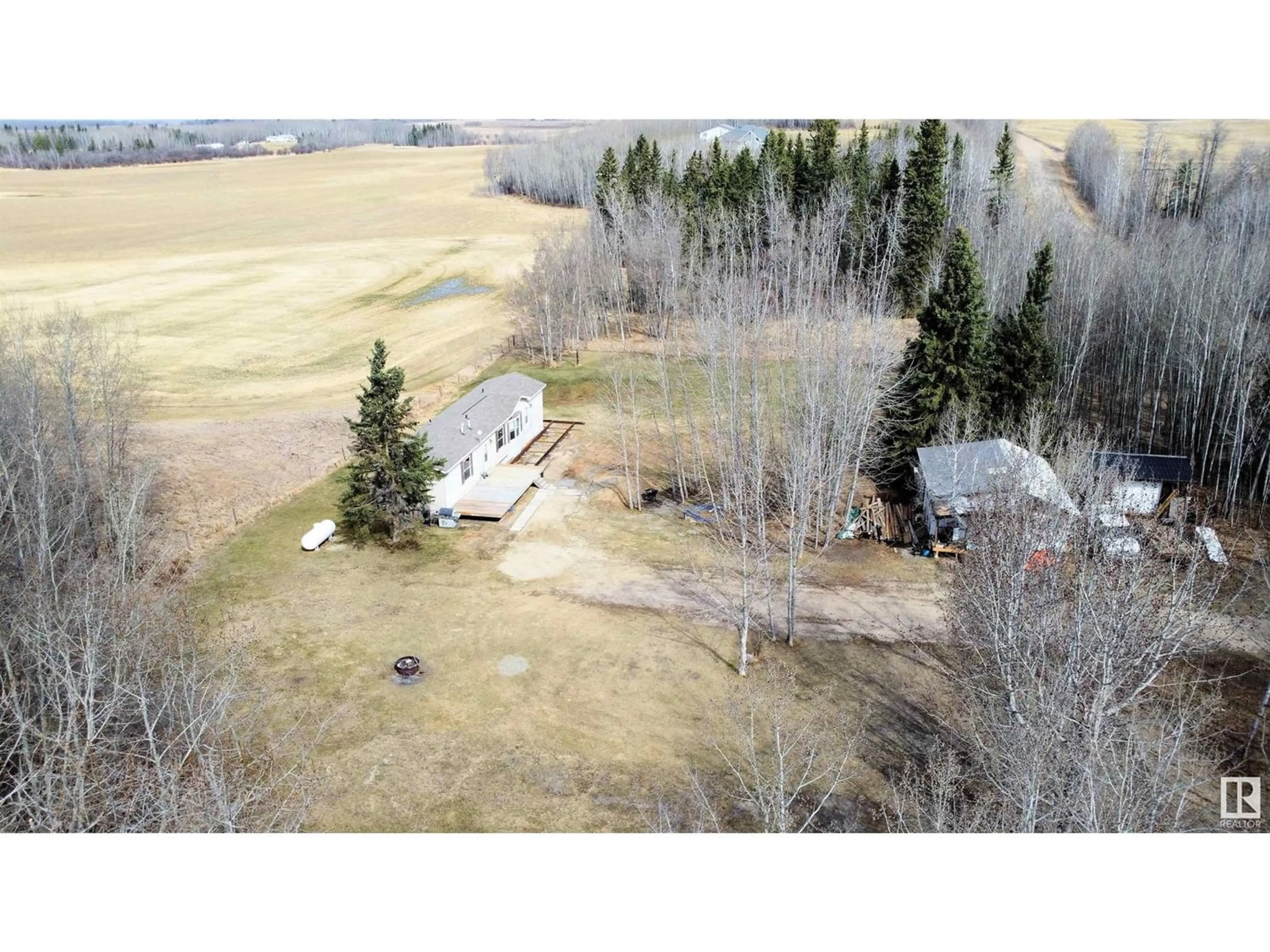 A pic from exterior of the house or condo for 58518 Rge Rd 60, Rural Barrhead County Alberta T7N1N3