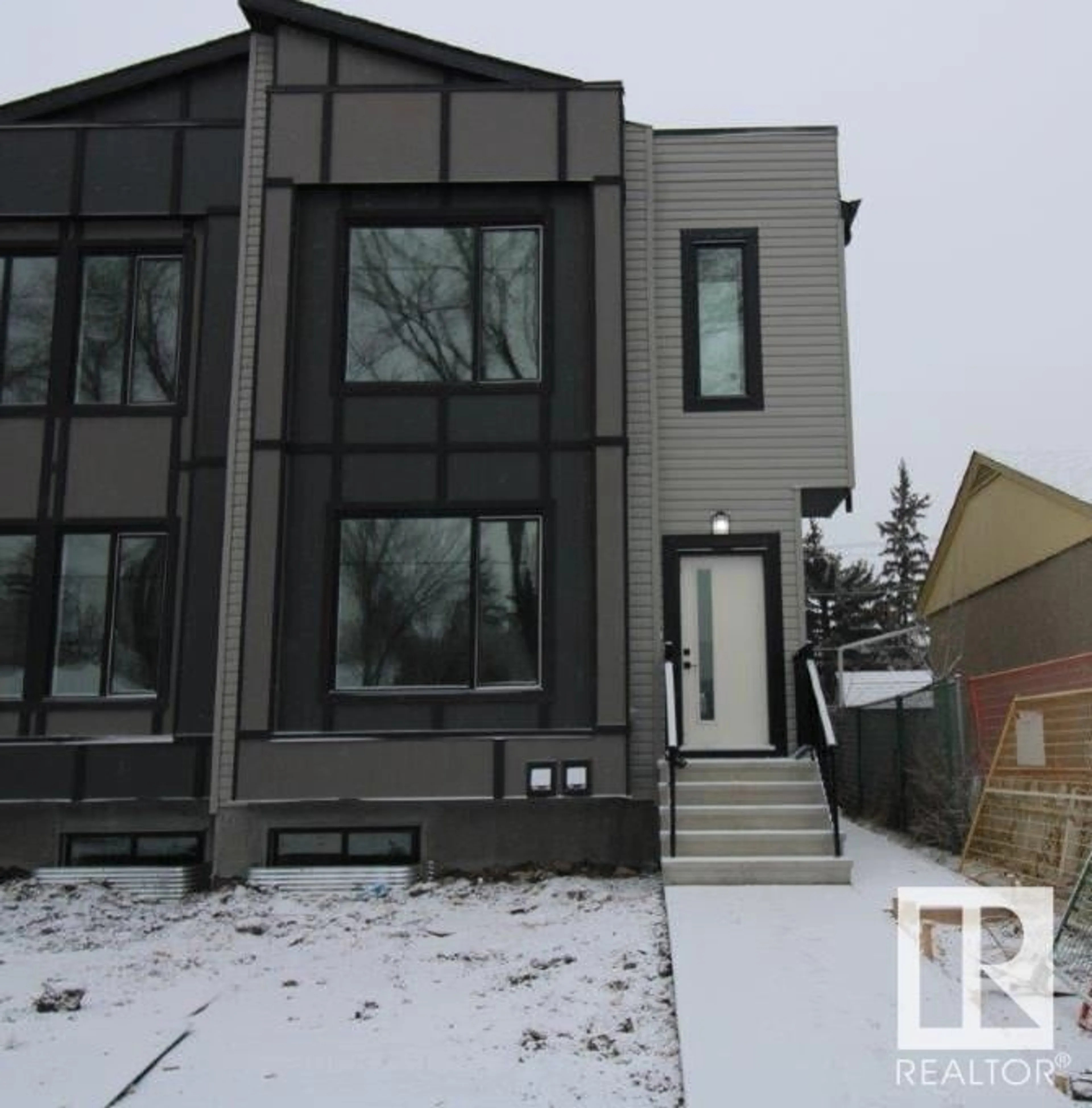 Frontside or backside of a home for 7632 89 AV NW, Edmonton Alberta T6C1N3
