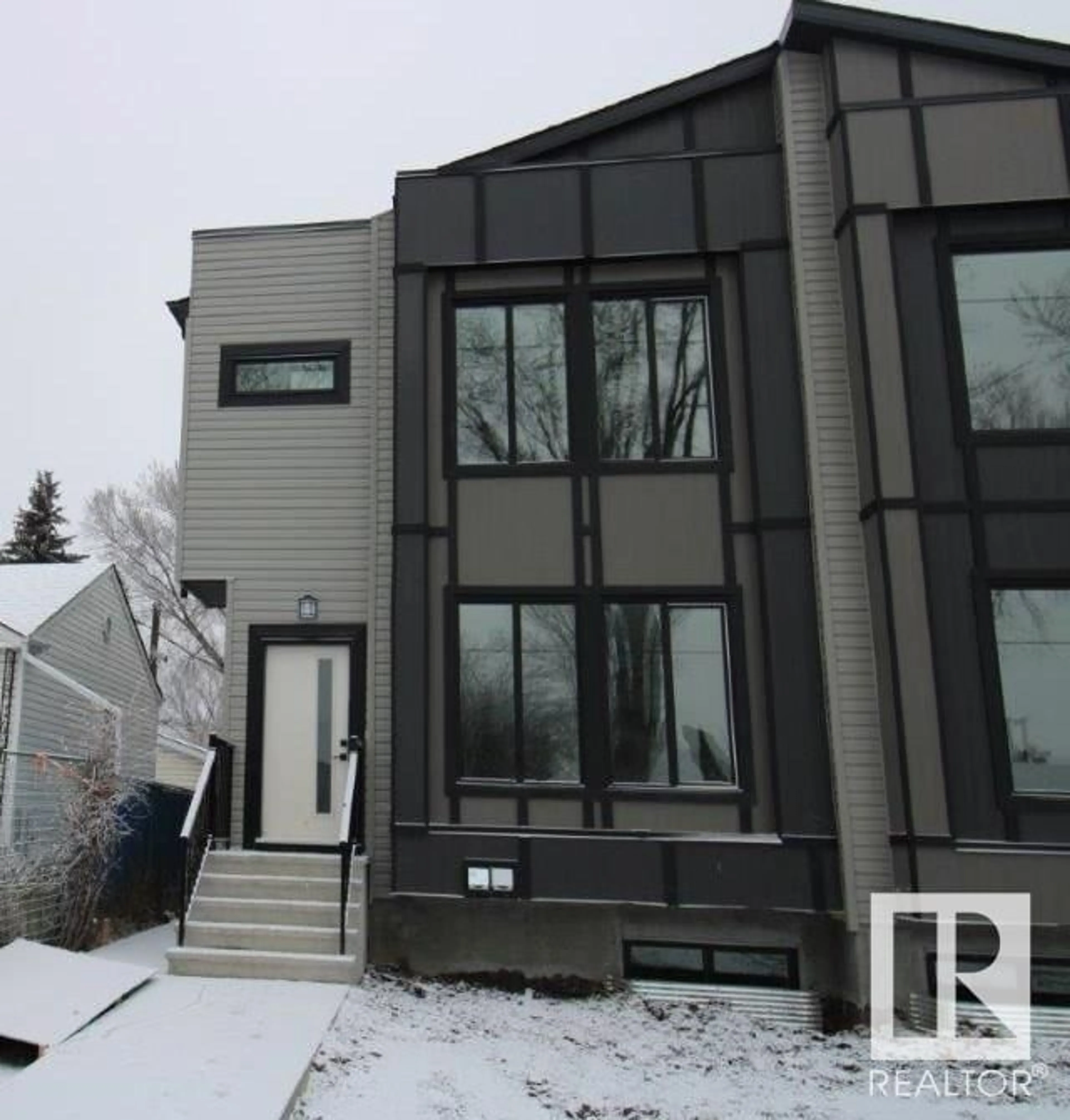 A pic from exterior of the house or condo for 7634 89 AV NW, Edmonton Alberta T6C1N3