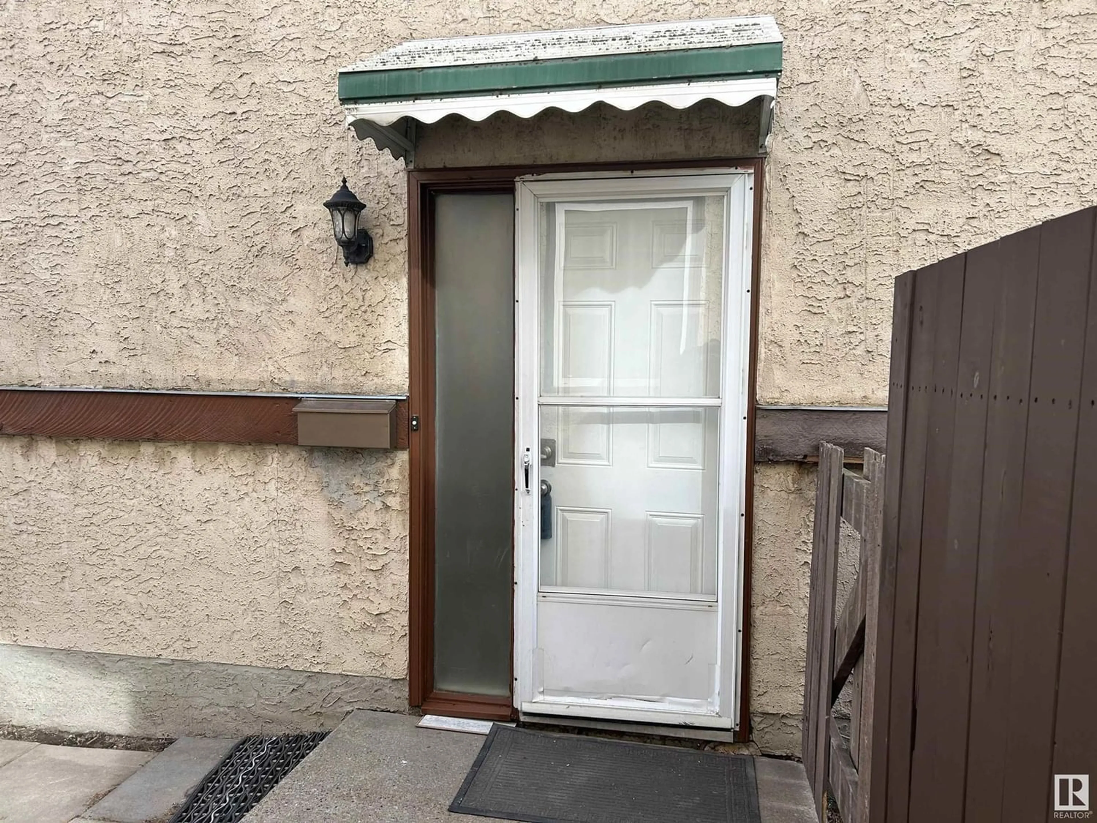 Indoor entryway for 3658 43A AV NW, Edmonton Alberta T6L4L2