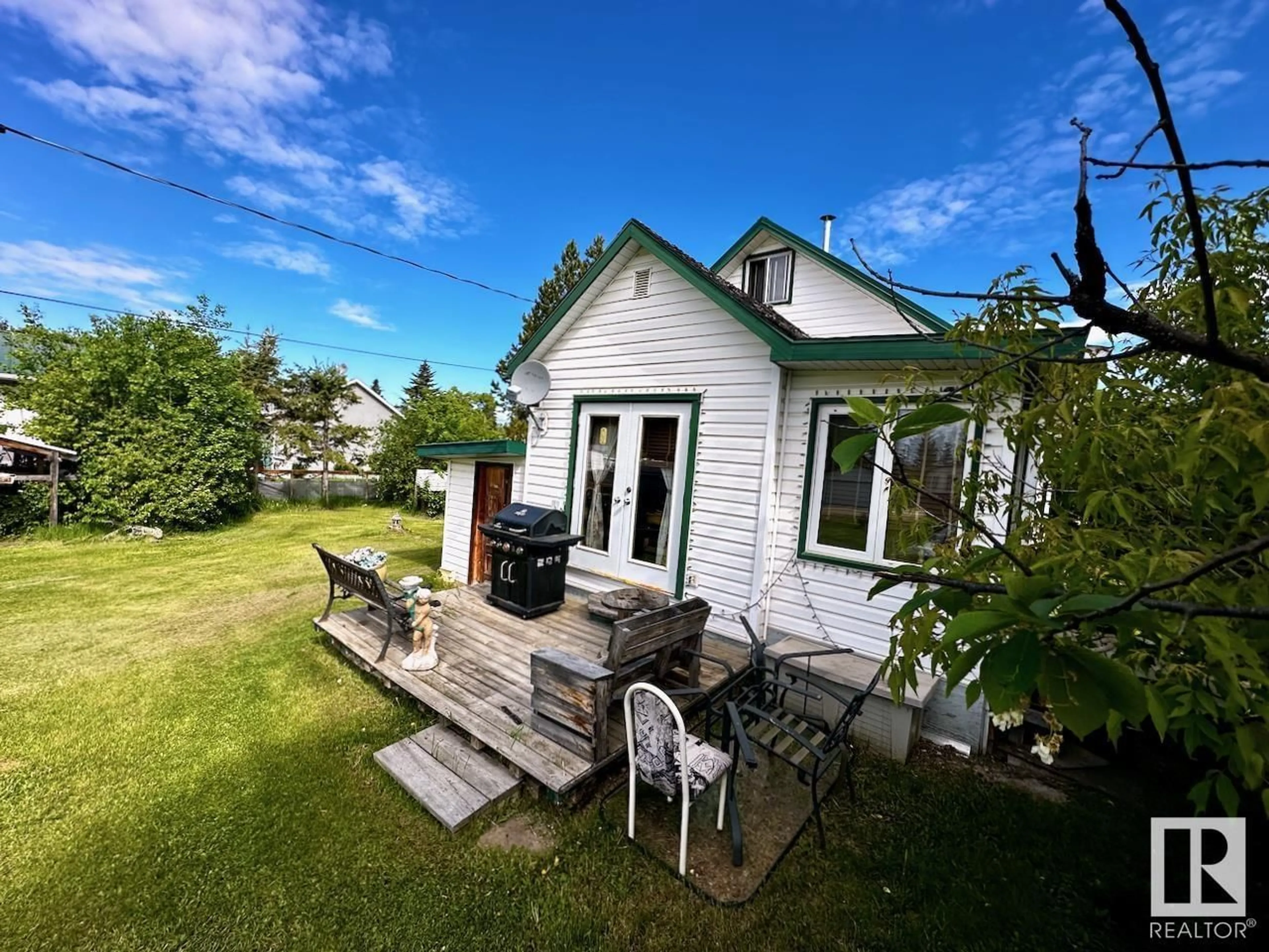 Cottage for 5103 49 AV, Entwistle Alberta T0E0S0