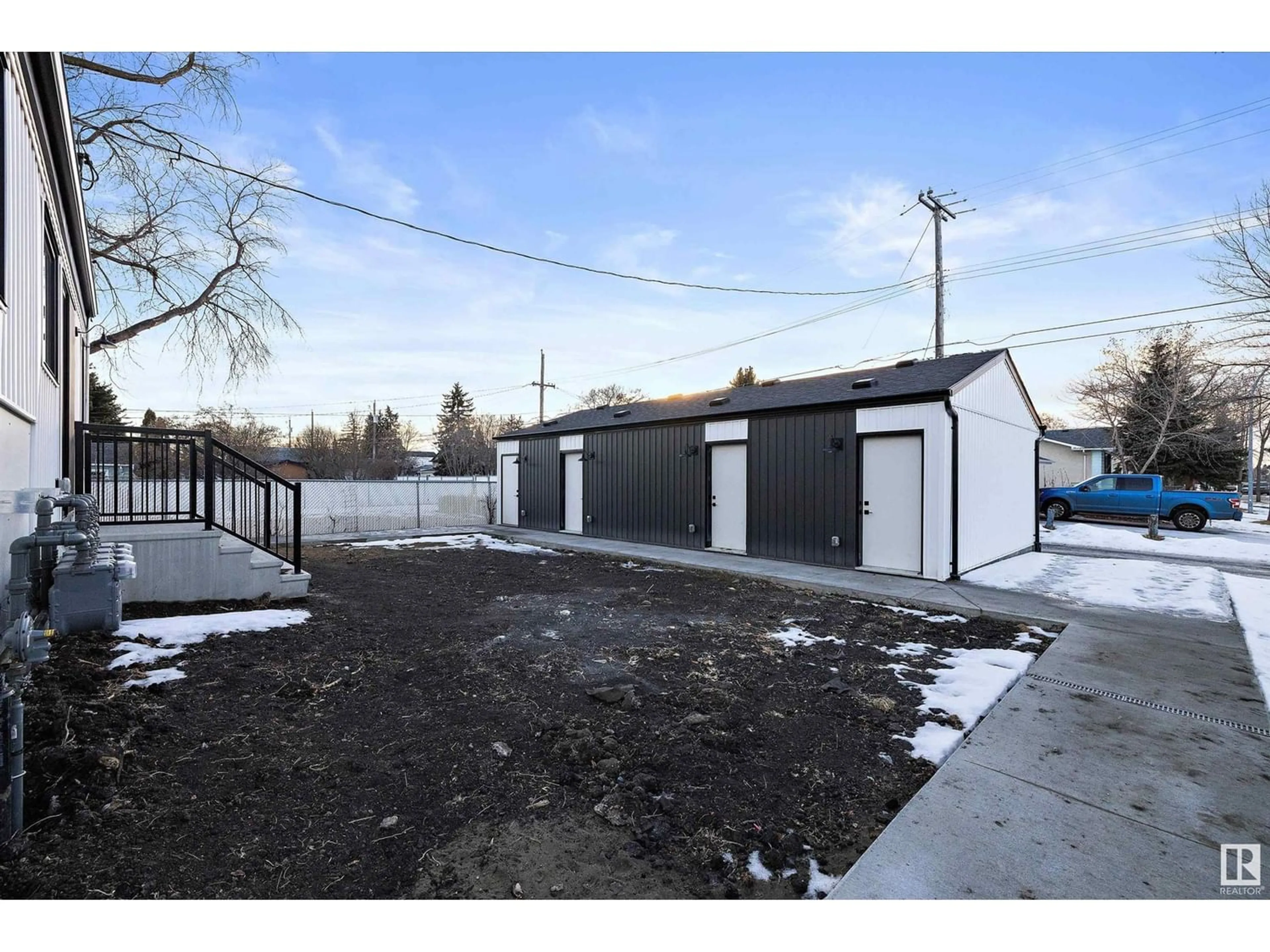 Shed for 15105 108 AV NW, Edmonton Alberta T5M2C3