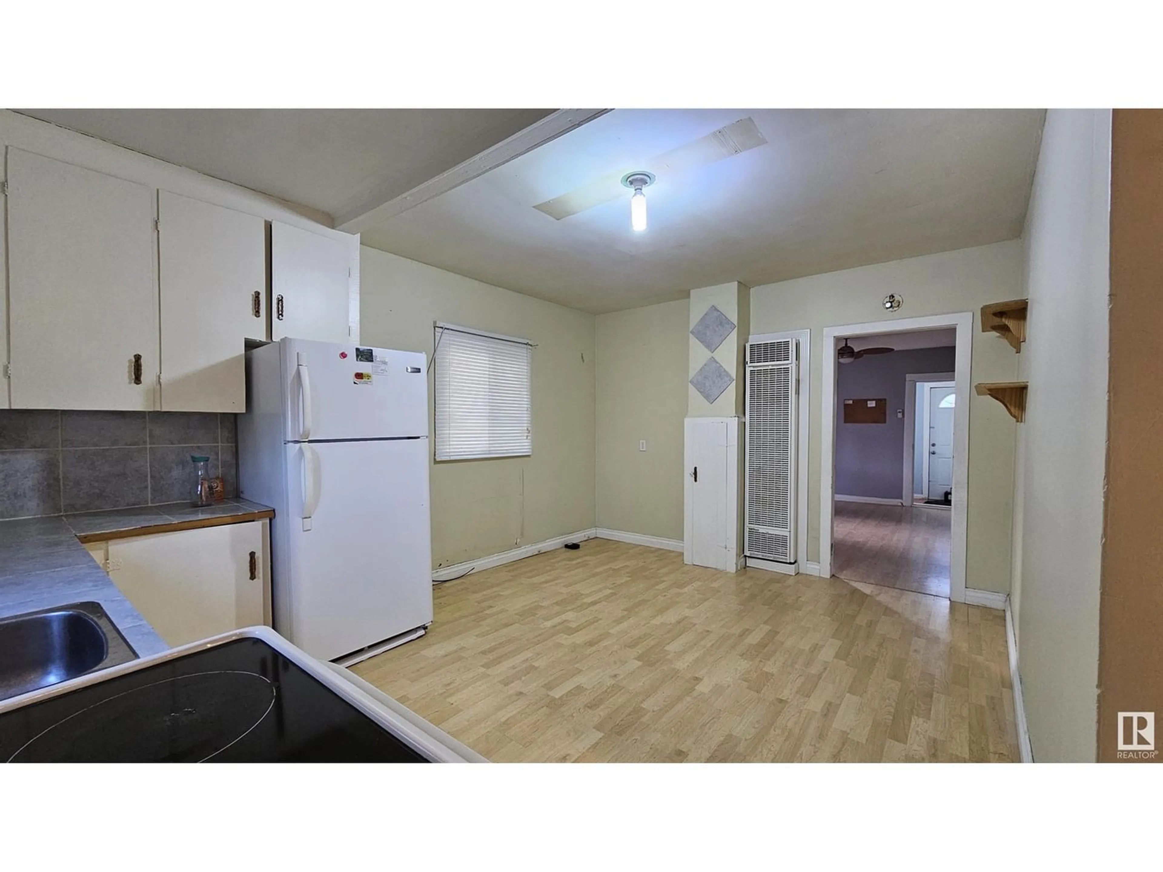 Standard kitchen, wood floors, cottage for 5039 50 ST, Warburg Alberta T0C2T0