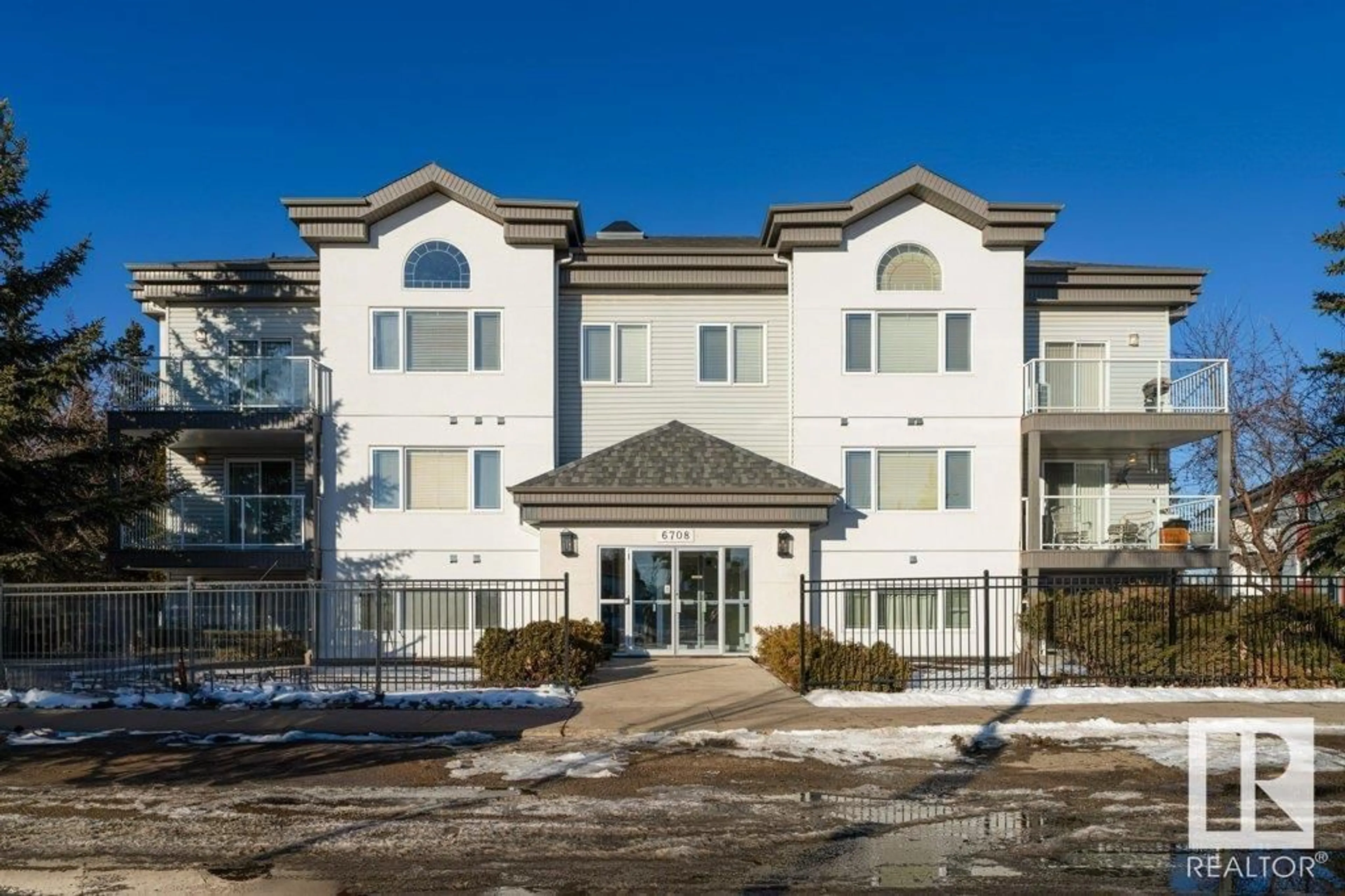 A pic from exterior of the house or condo for #304 6708 90 AV NW, Edmonton Alberta T6B0P2