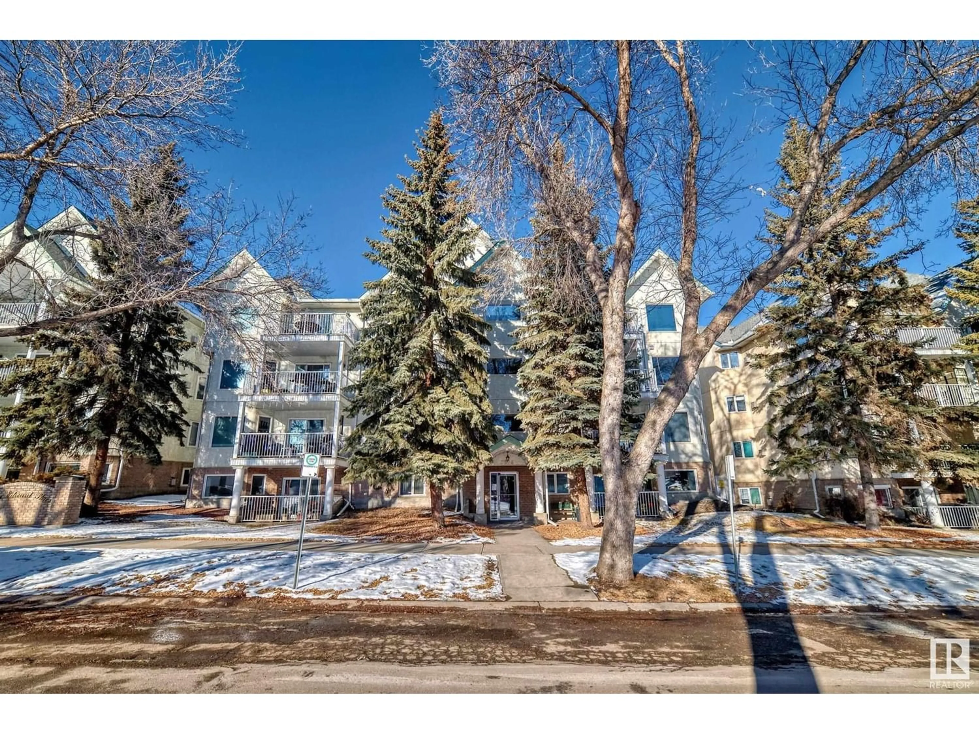 A pic from exterior of the house or condo for #32 9914 80 AV NW, Edmonton Alberta T6E6L6