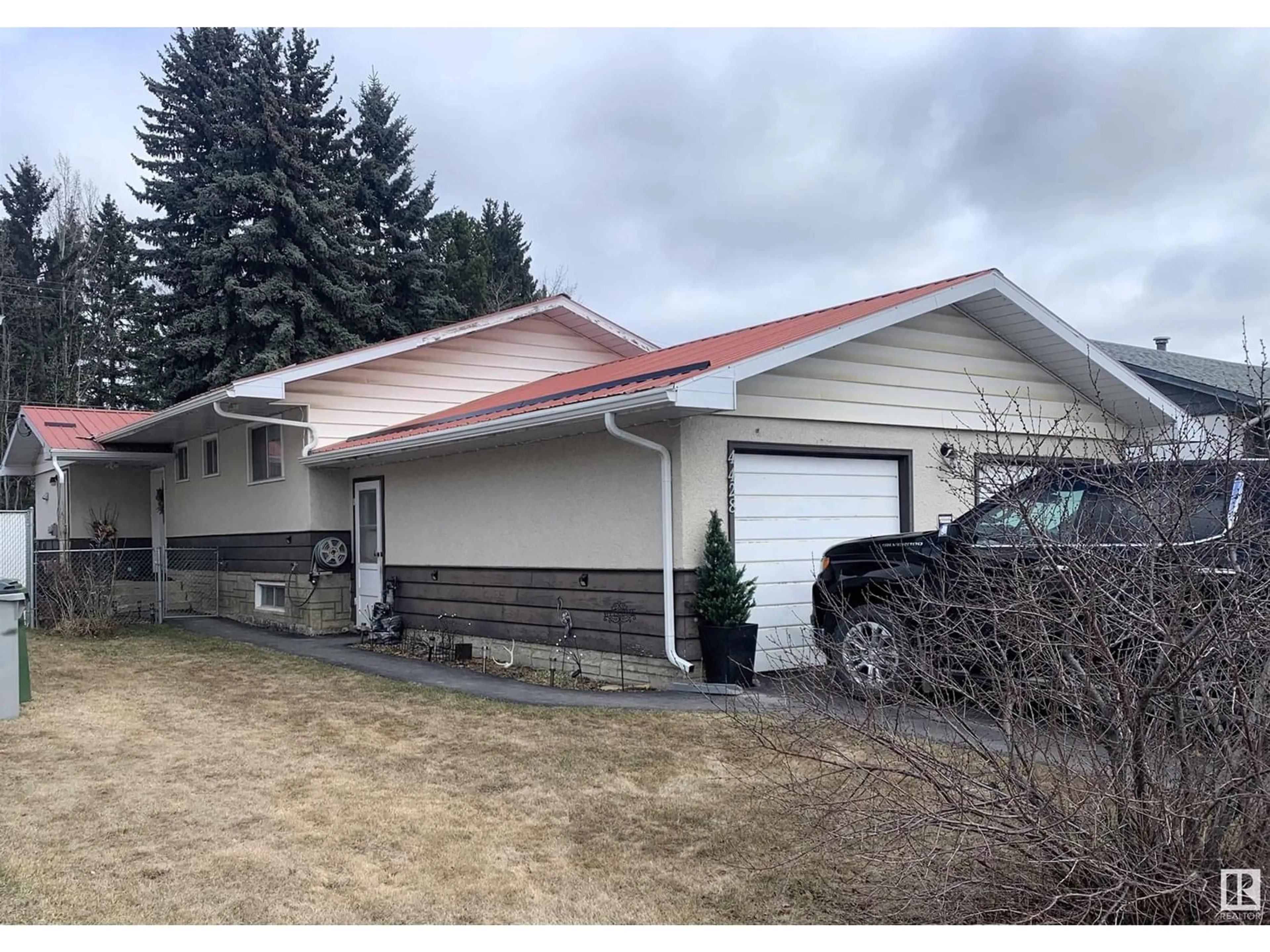 Home with stucco exterior material for 4428 6 Ave, Edson Alberta T7E1B6