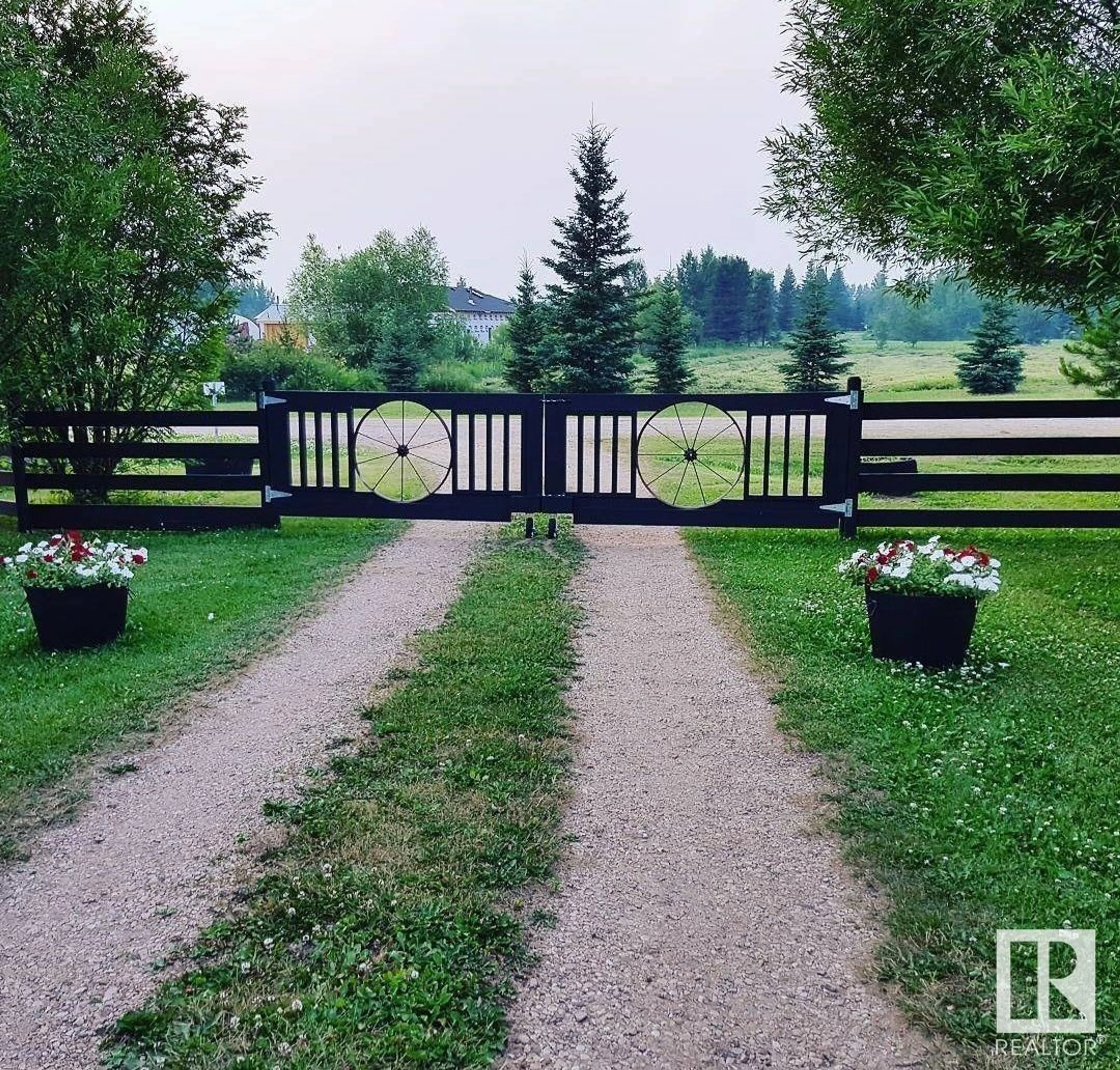 Fenced yard for 305 Cavale Rd. 5129 Hwy. 18, Rural Barrhead County Alberta T7N1N3