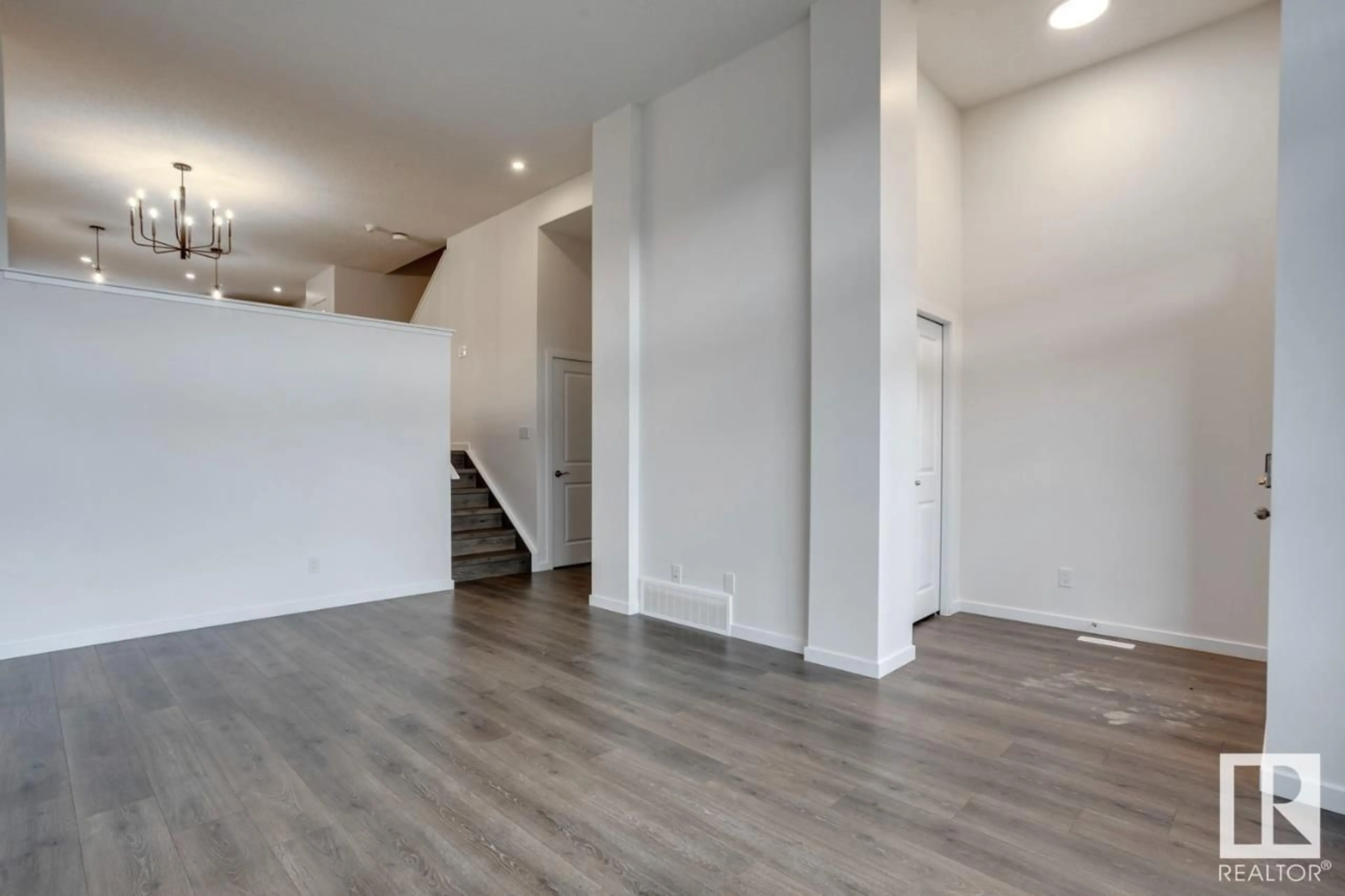 A pic of a room, wood floors for 3631 6 AV SW, Edmonton Alberta T6X1A5