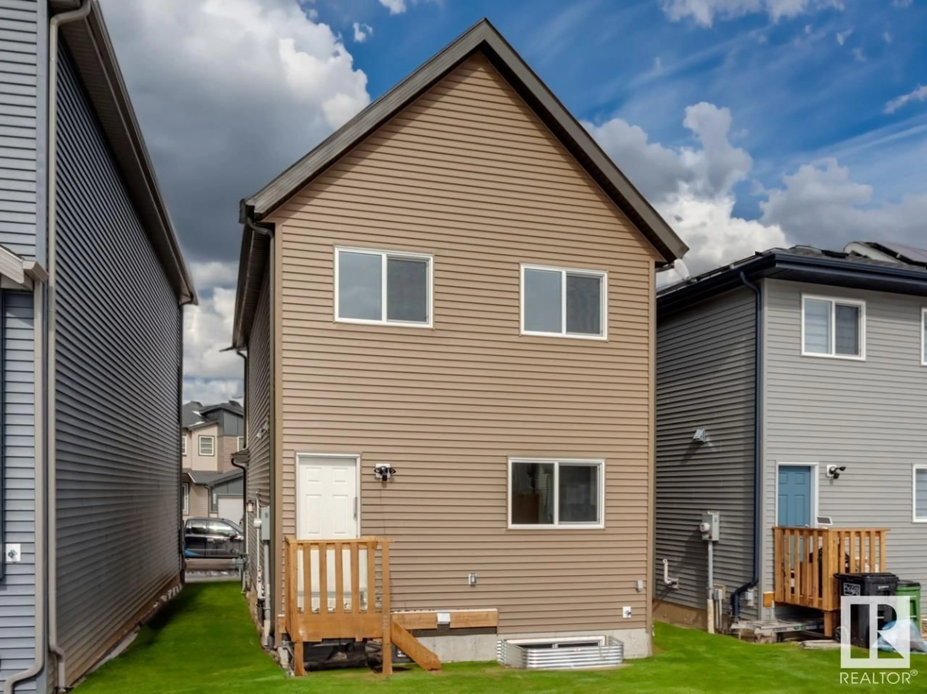 Frontside or backside of a home for 3627 6 AV SW, Edmonton Alberta T6X1A5