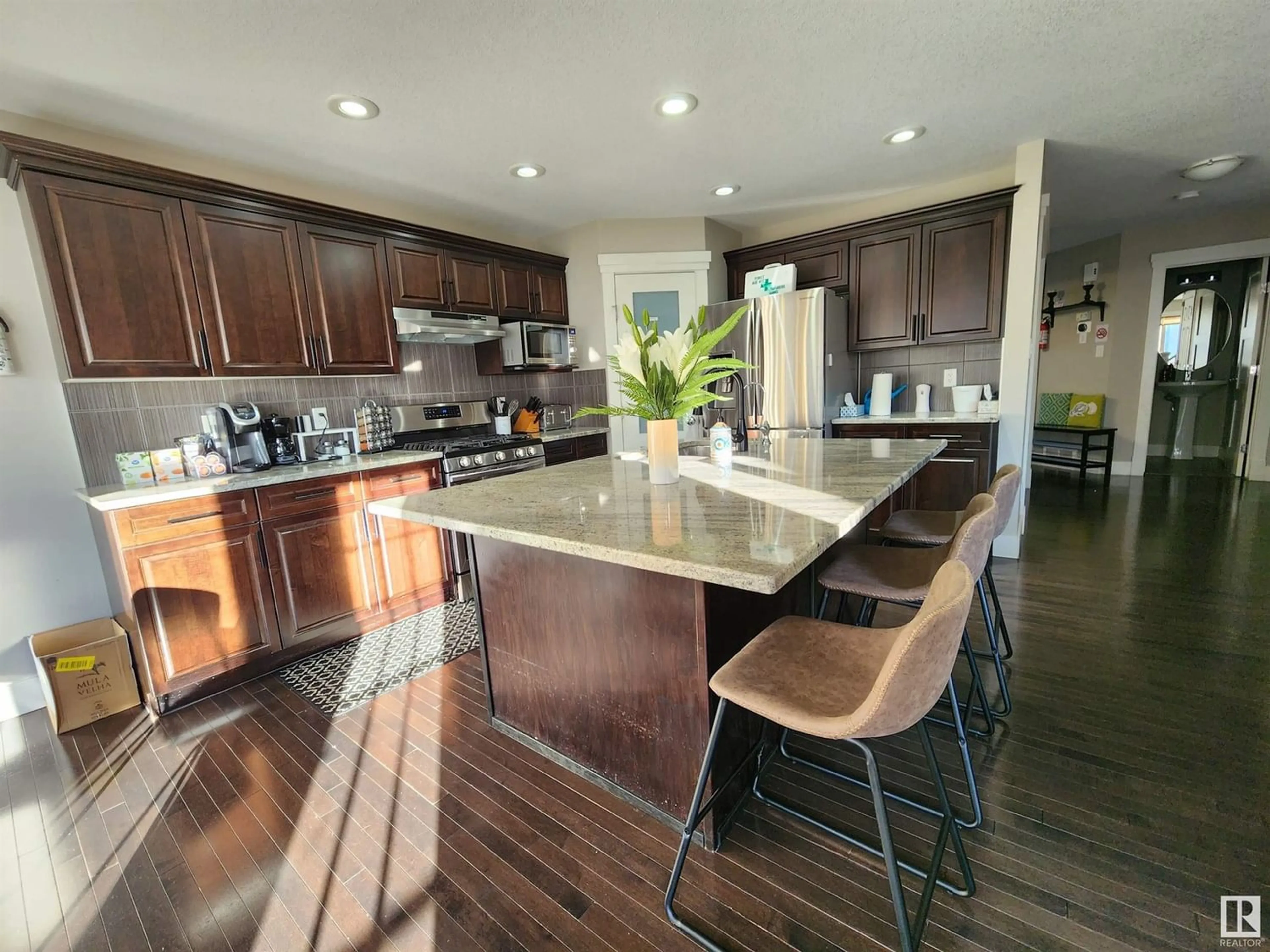 Contemporary kitchen for 459 AINSLIE CR SW, Edmonton Alberta T6W0H8