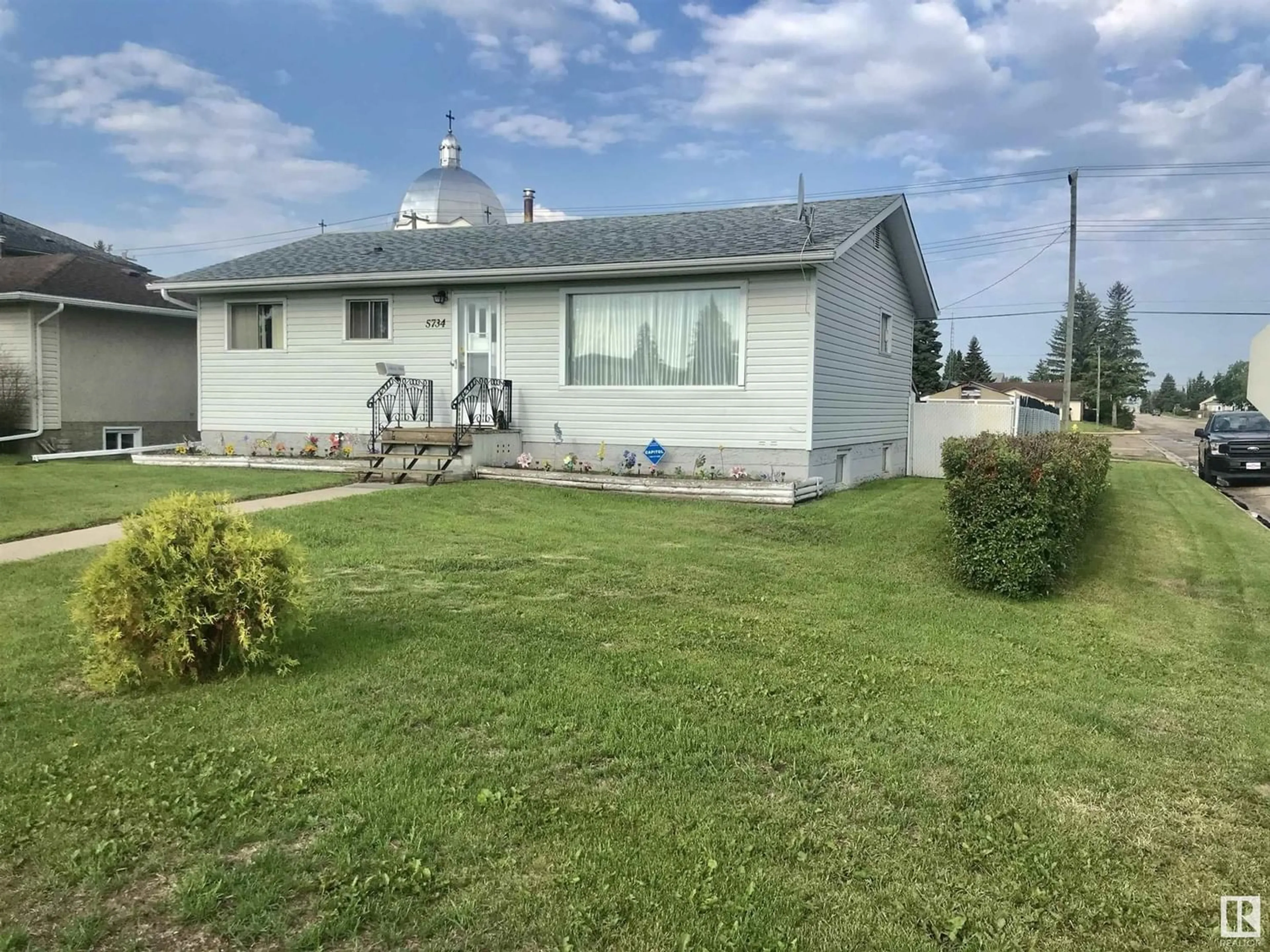 Frontside or backside of a home for 5734 50 ST, Vegreville Alberta T9C1H6