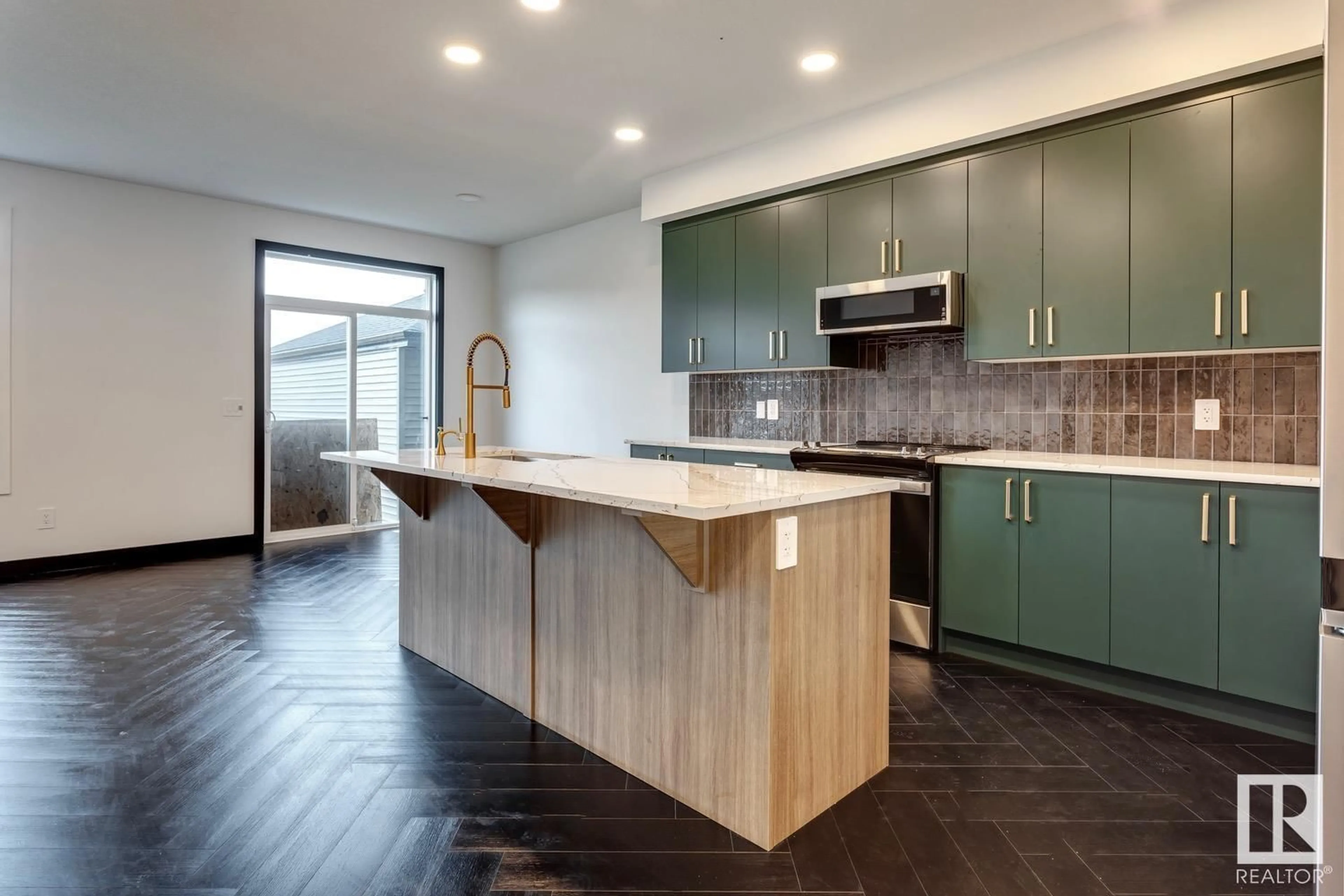 Contemporary kitchen for 16238 19 AV SW, Edmonton Alberta T6W5C6