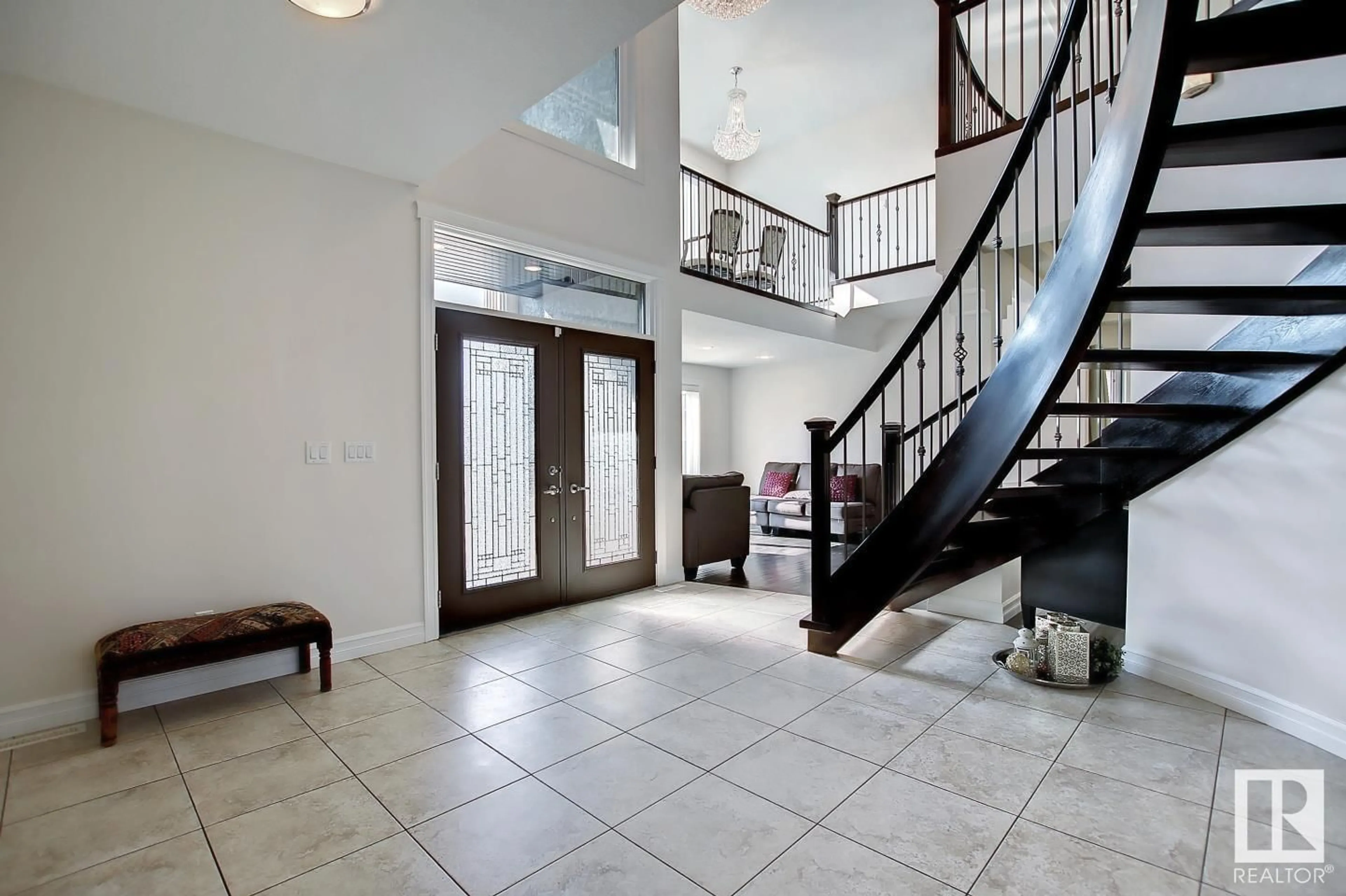 Indoor foyer for 16411 73 ST NW, Edmonton Alberta T5Z3Y3