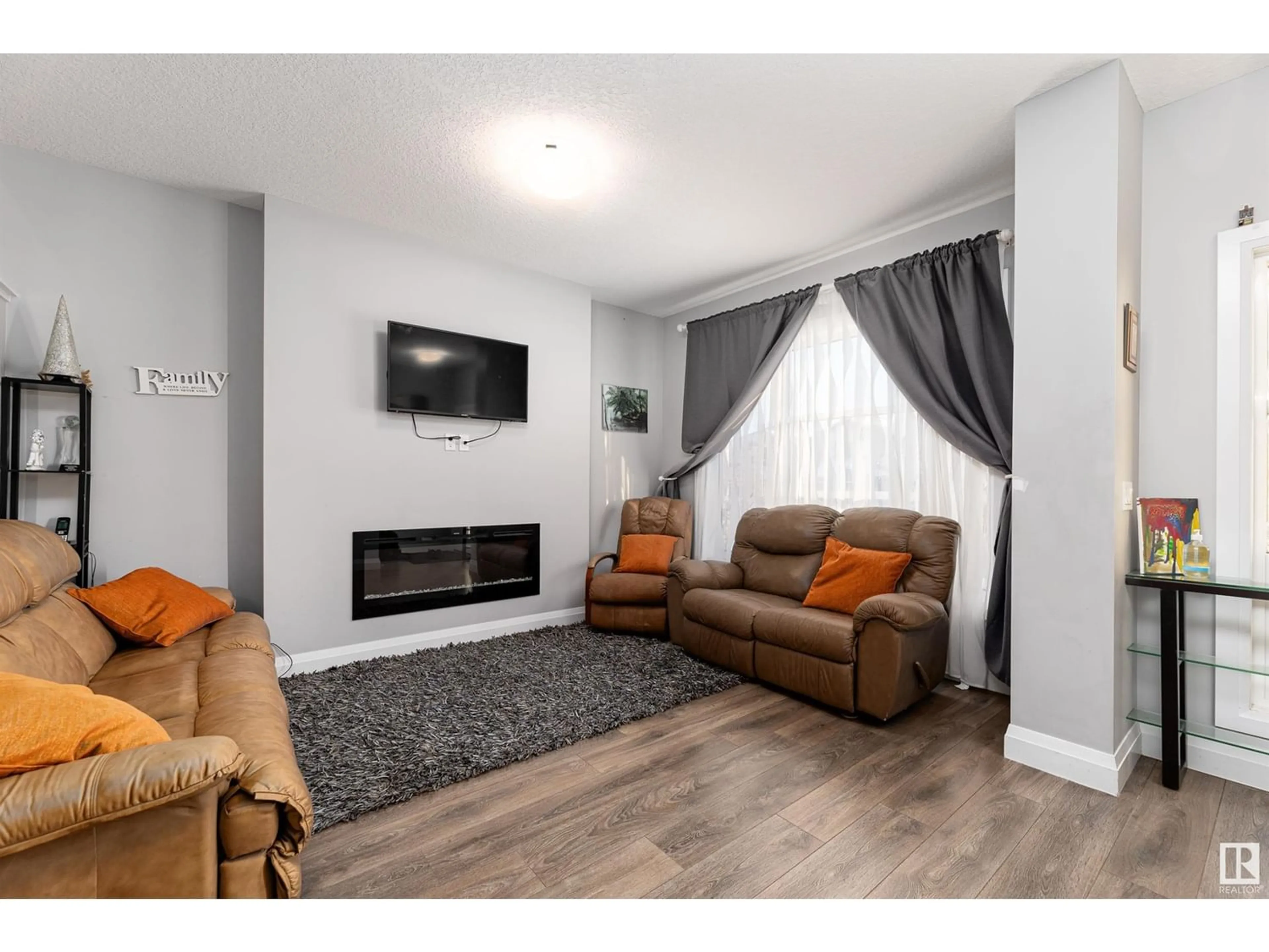 Living room for 3704 8 AV SW, Edmonton Alberta T6X2G6