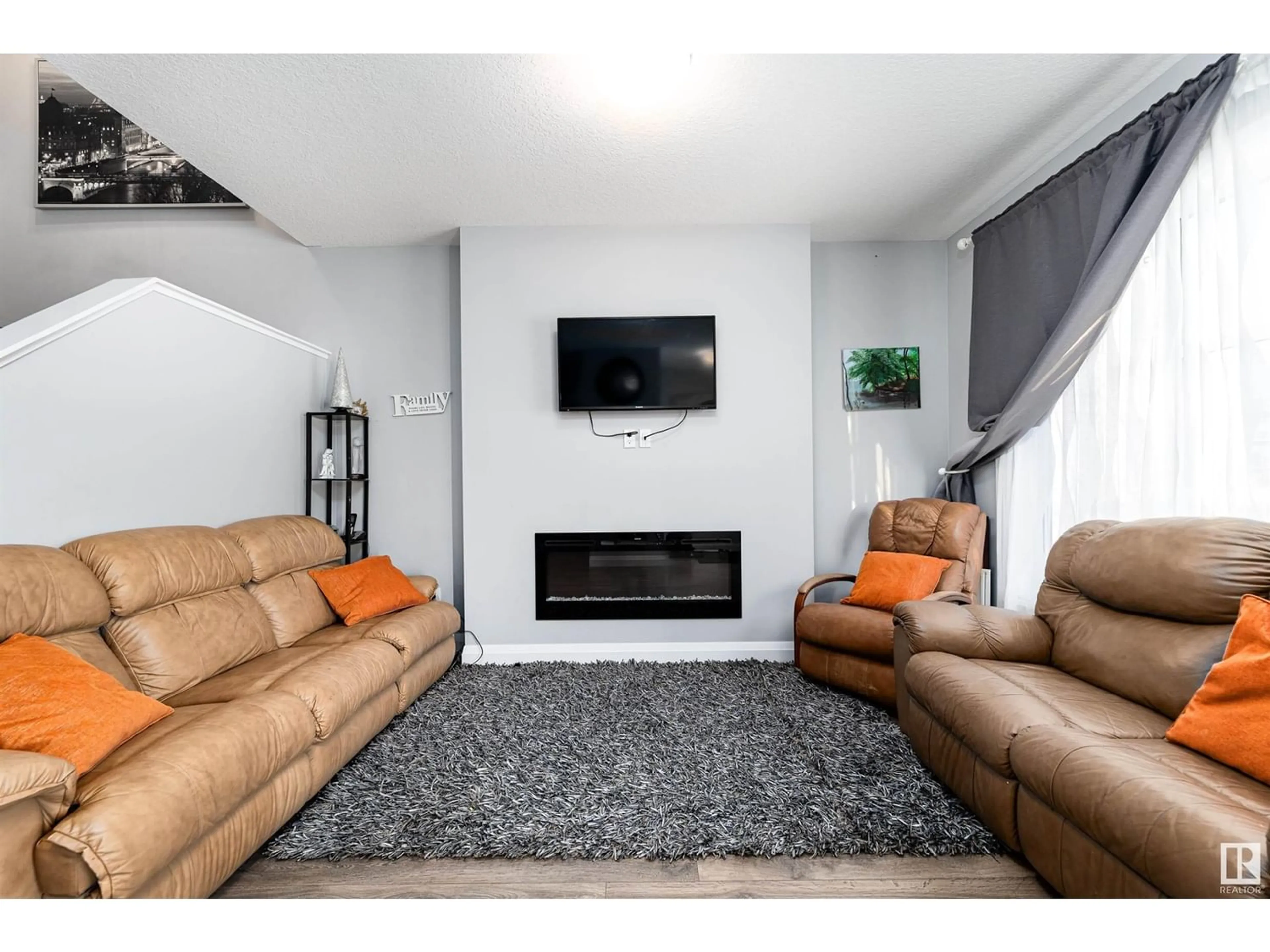 Living room for 3704 8 AV SW, Edmonton Alberta T6X2G6