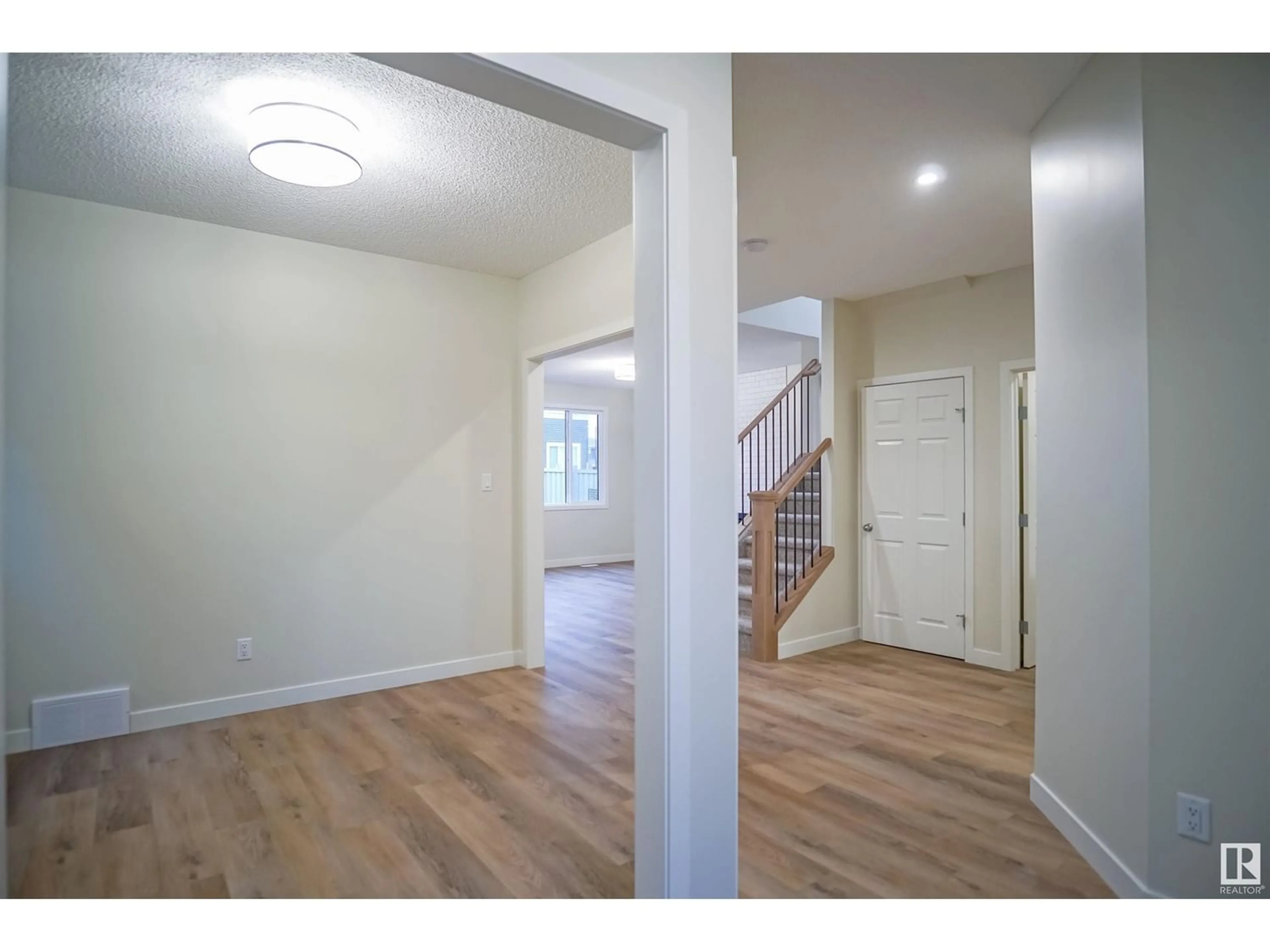 Indoor entryway for 1233 16A AV NW, Edmonton Alberta T6T2V1