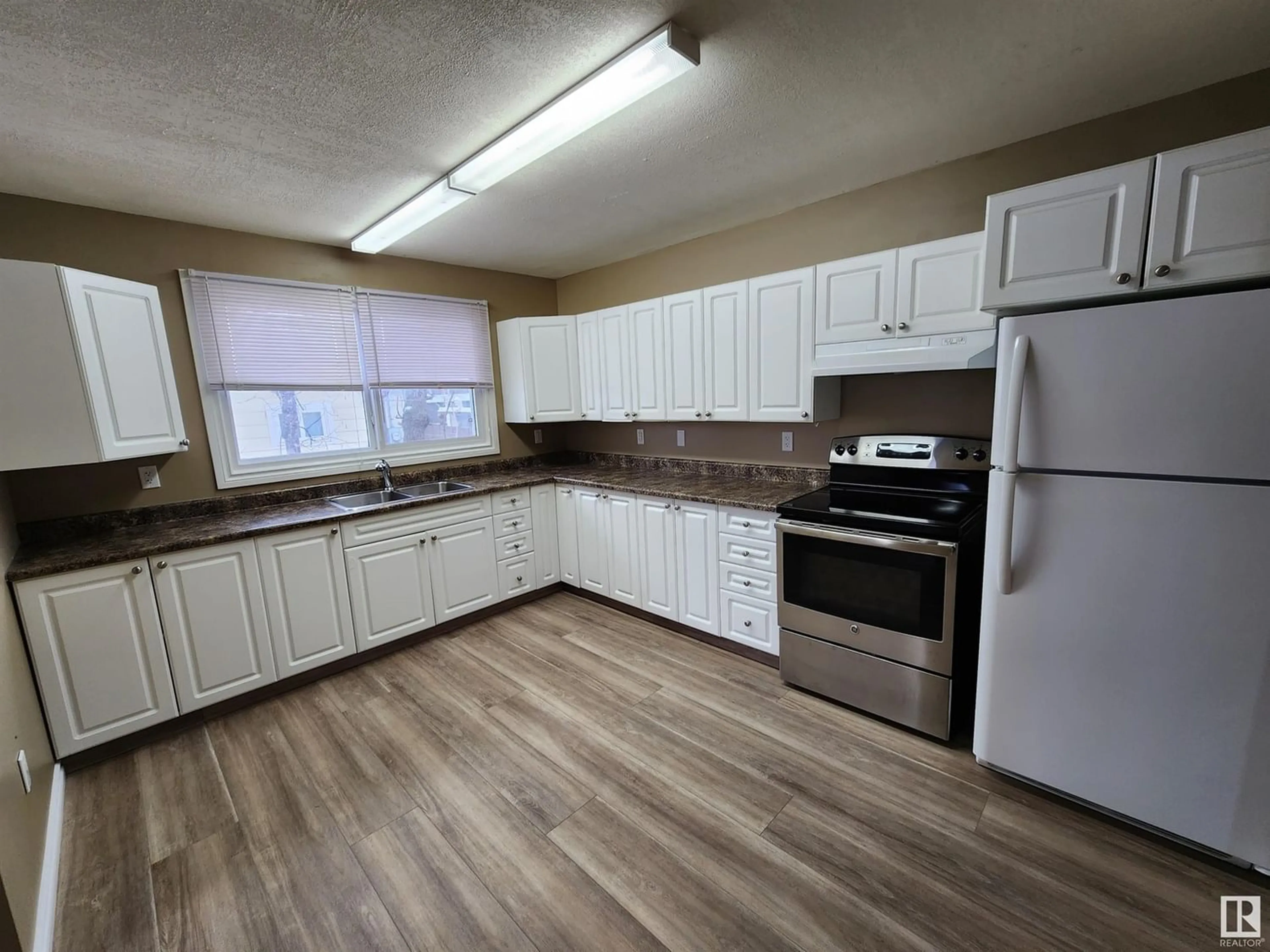 Standard kitchen for 5217 52 AV, St. Paul Town Alberta T0A3A1