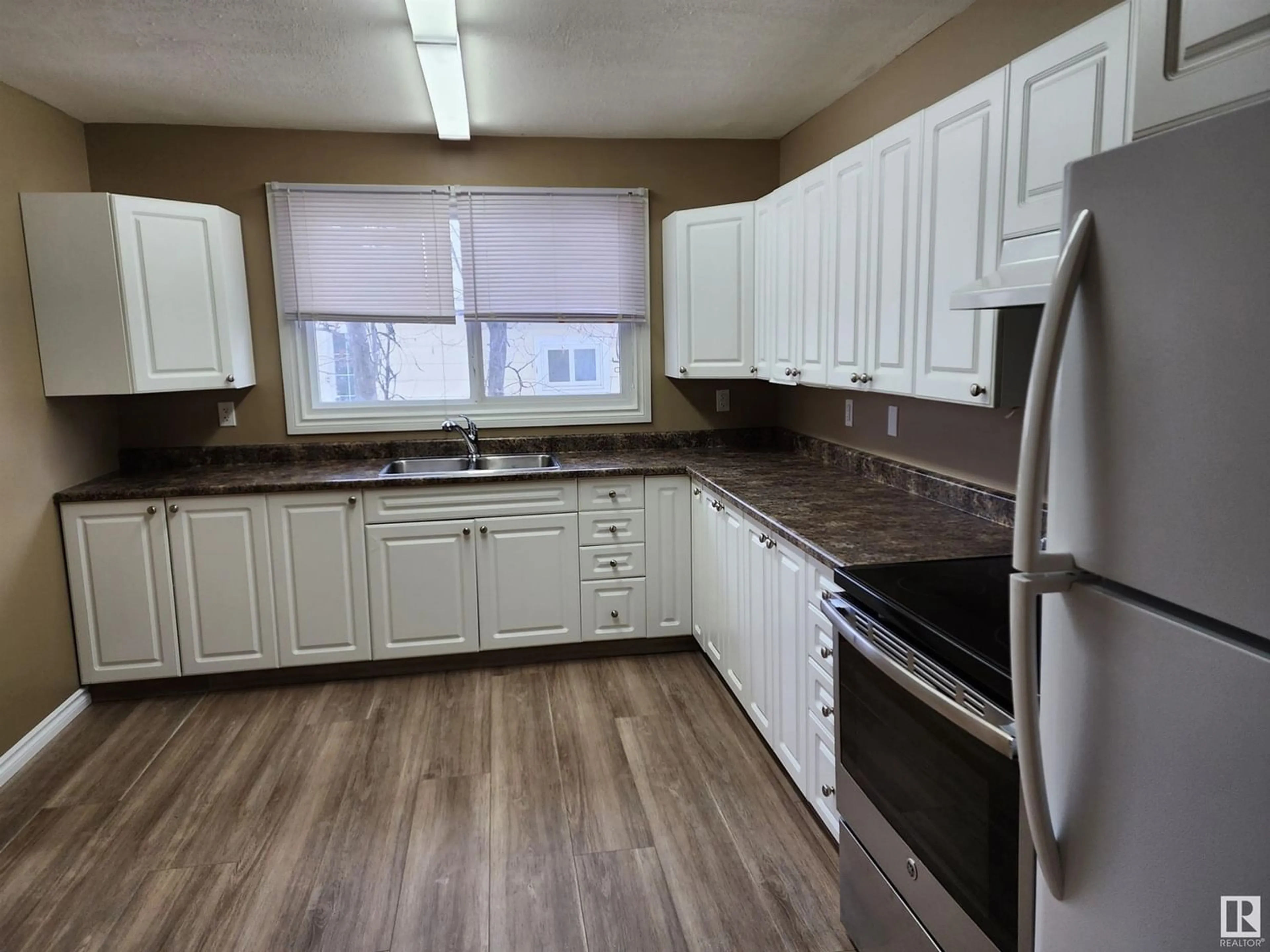 Standard kitchen, wood floors, cottage for 5217 52 AV, St. Paul Town Alberta T0A3A1