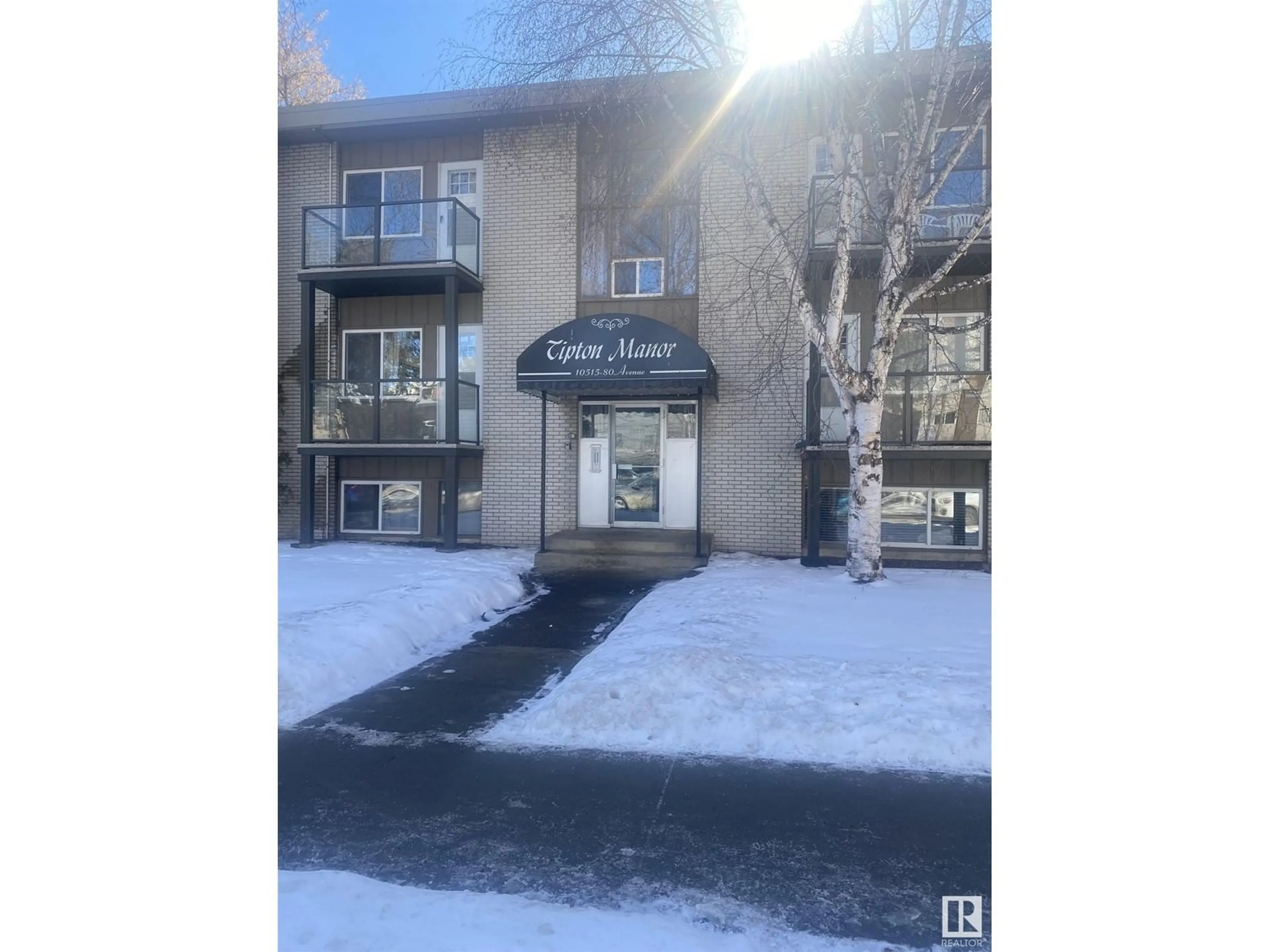 A pic from exterior of the house or condo for #1 10515 80 AV NW, Edmonton Alberta T6E1V4