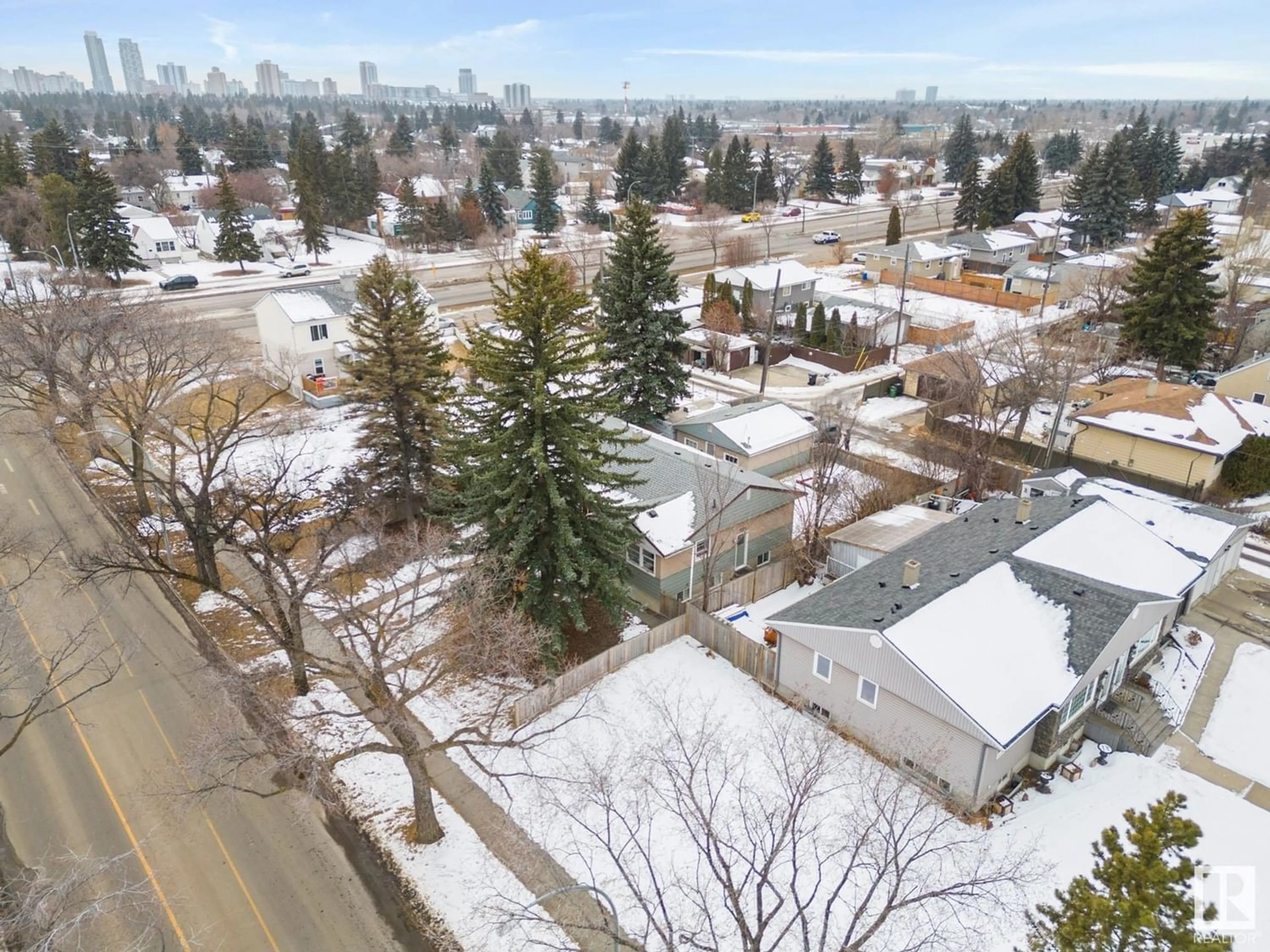Street view for 11112/11116 116 ST NW NW, Edmonton Alberta T5G2V6