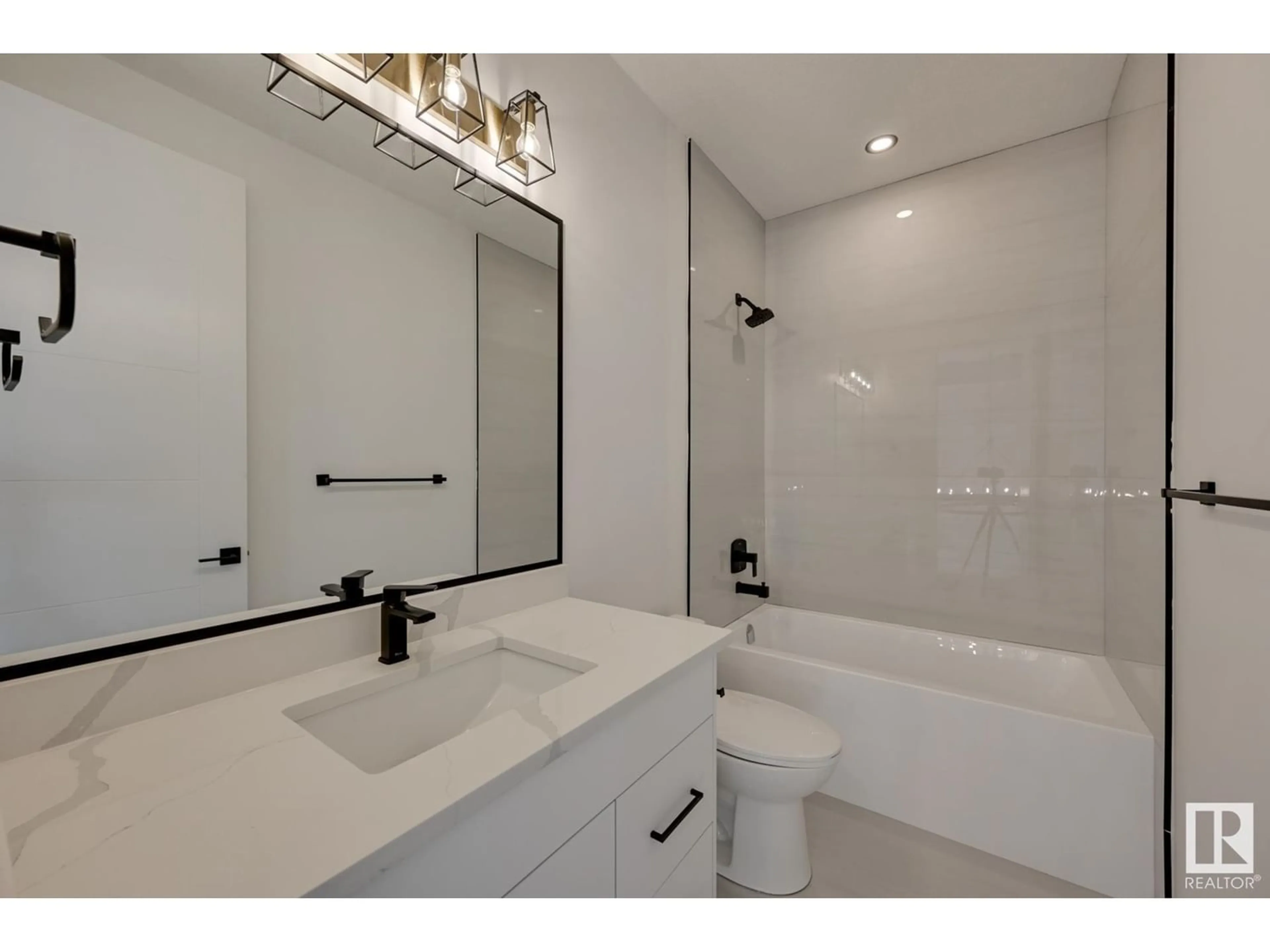 Bathroom for 341 MEADOWVIEW DR, Fort Saskatchewan Alberta T8L0Y4