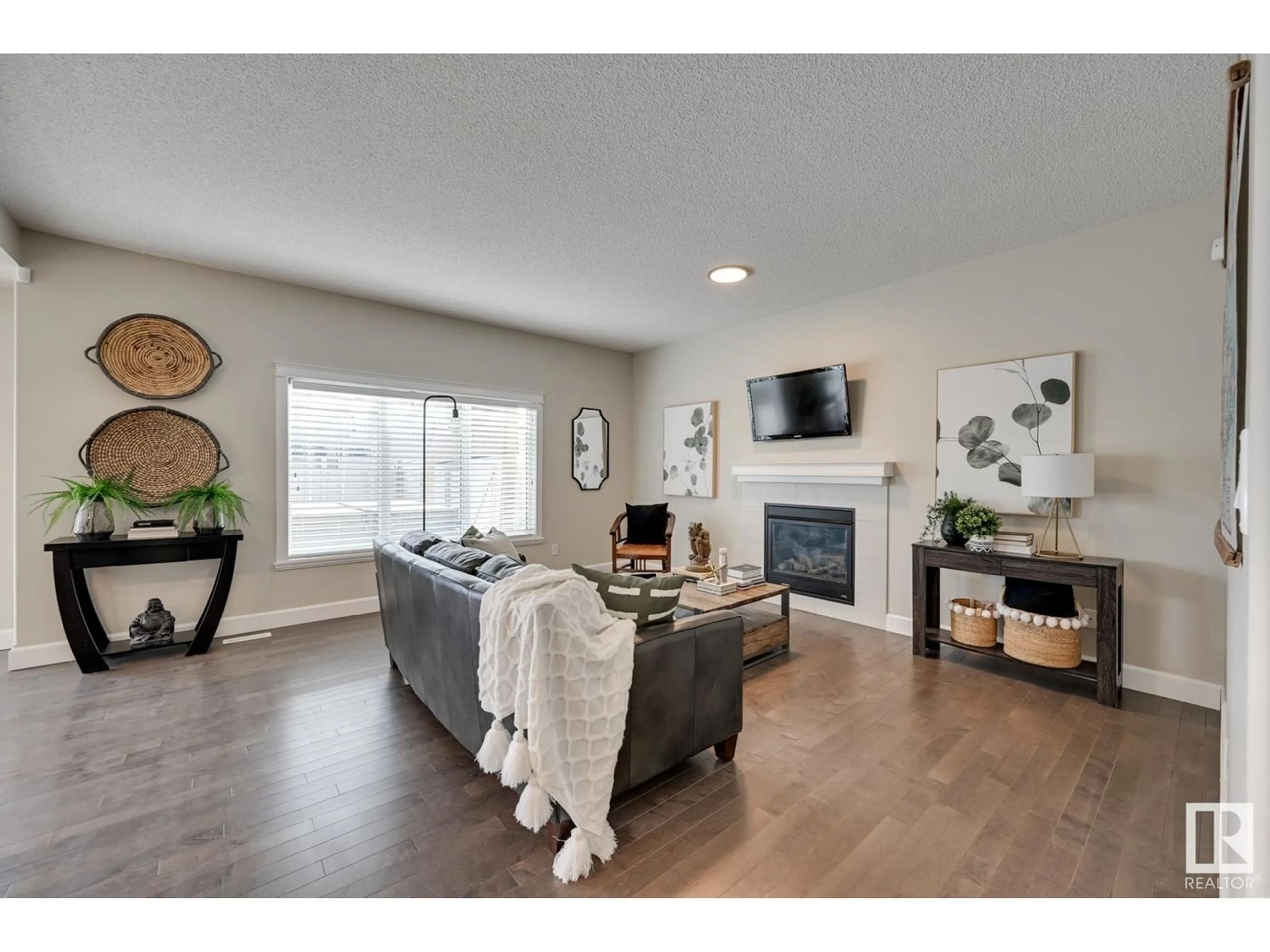 Indoor entryway for 2205 WARE CO NW, Edmonton Alberta T6W2T9