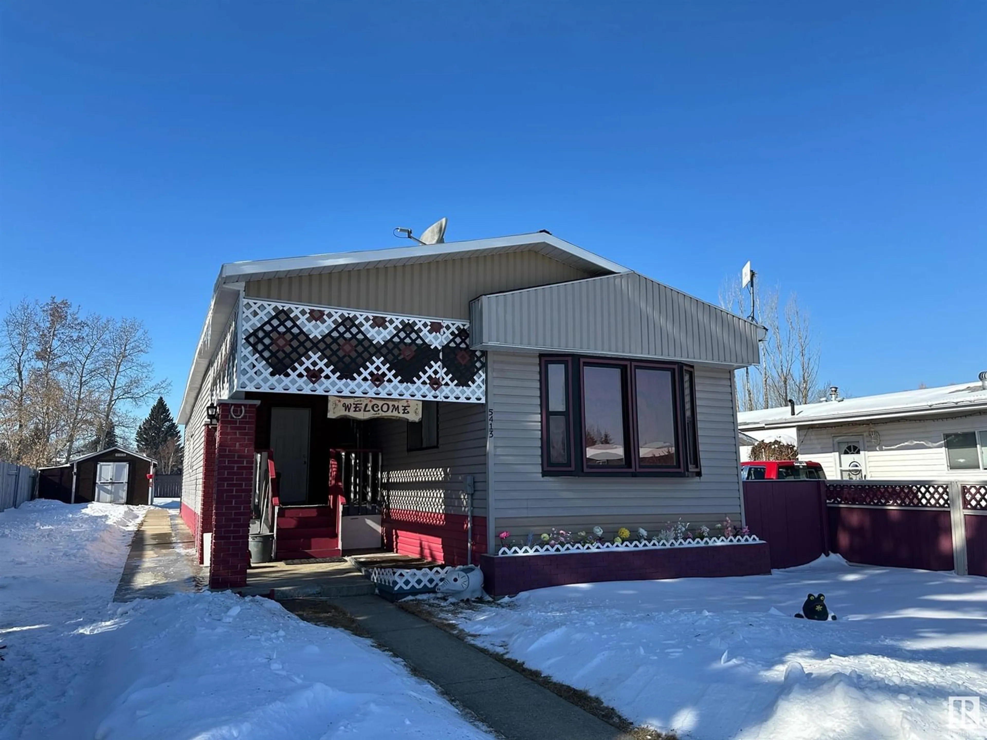 A pic from exterior of the house or condo for 5413 EASTVIEW CR, Redwater Alberta T0A2W0