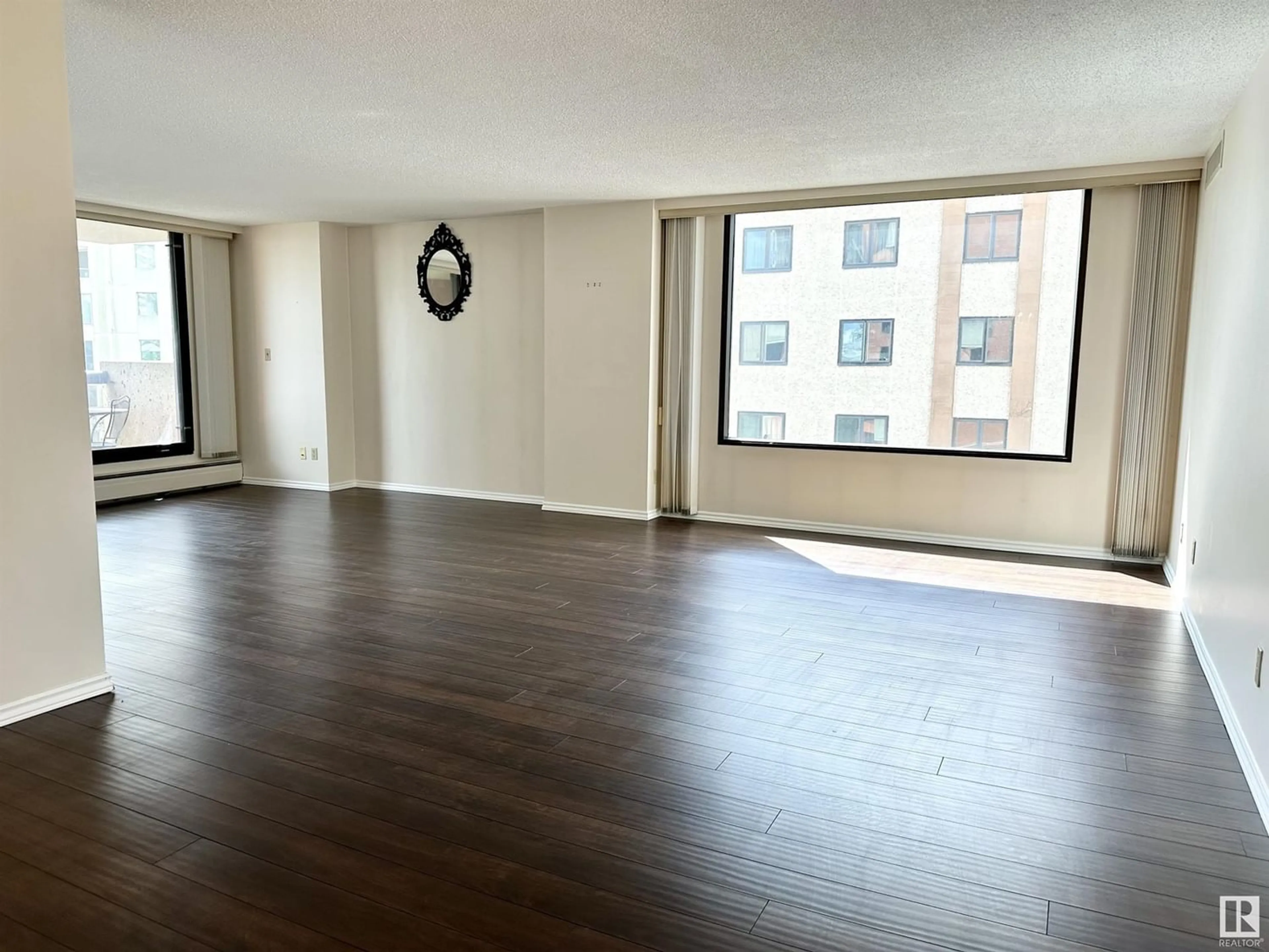 A pic of a room for #5A 10050 118 ST NW, Edmonton Alberta T5K2M8