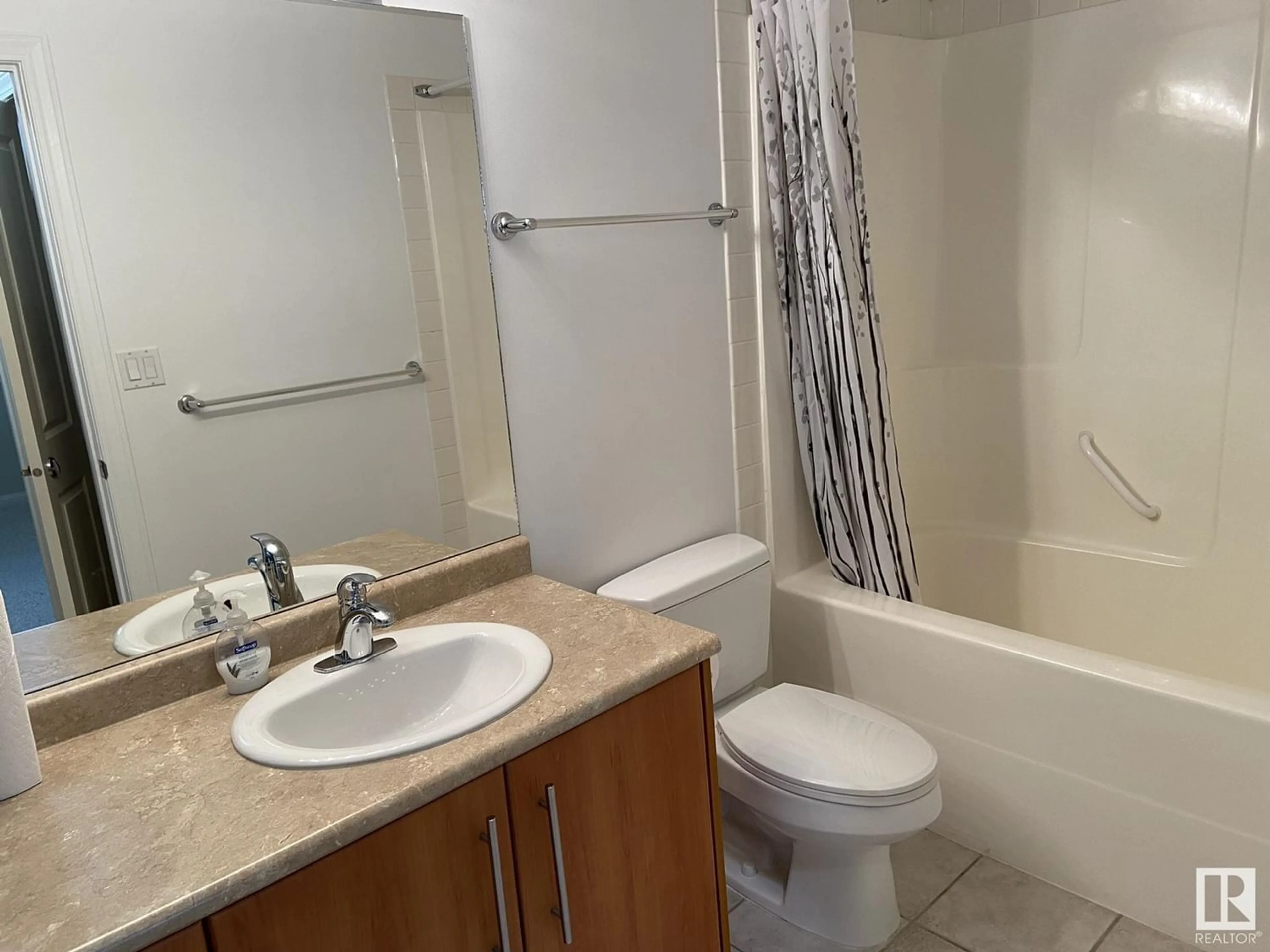 Standard bathroom for #205 9819 104 ST NW, Edmonton Alberta T5K0Y8