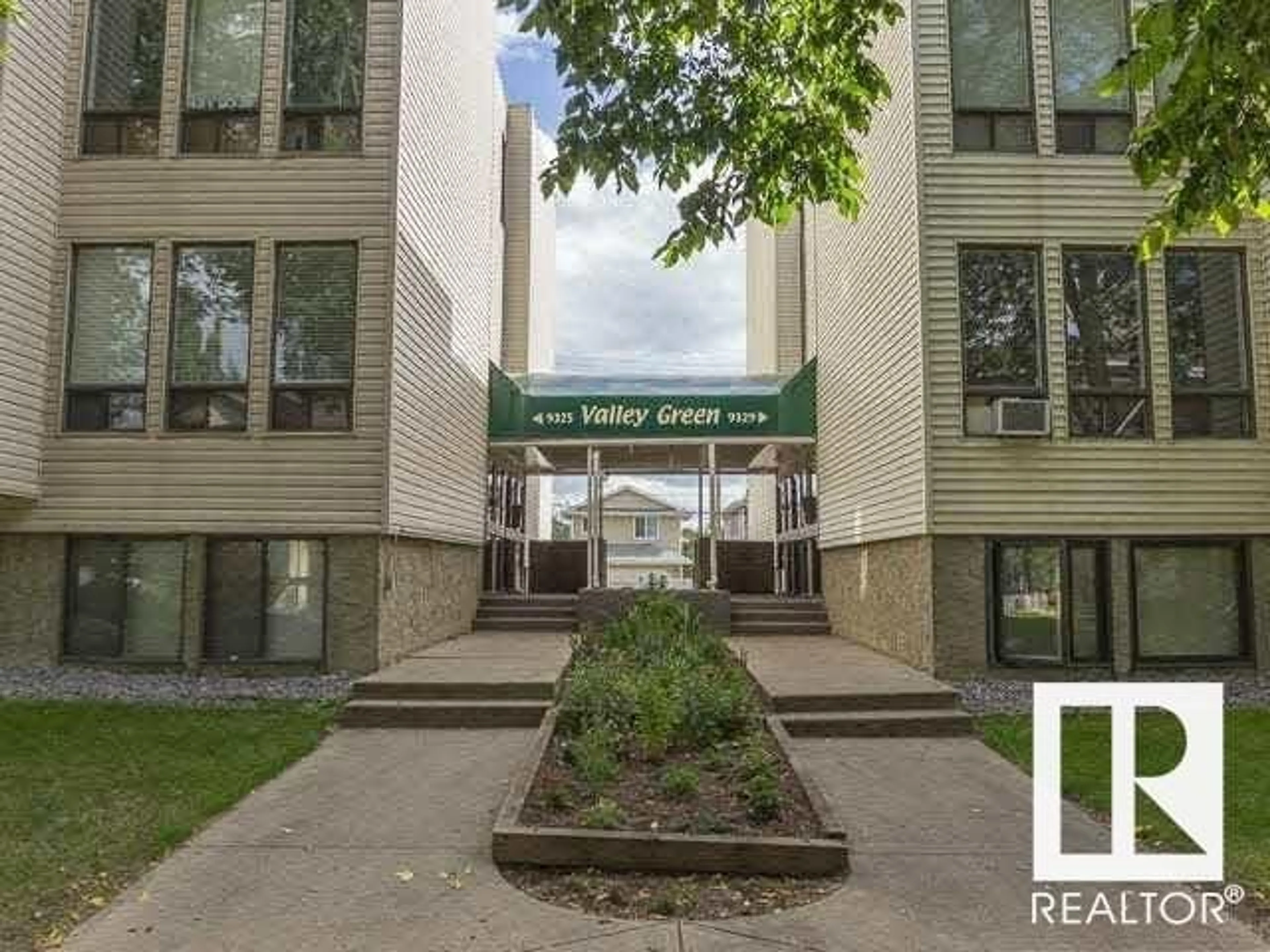 #304 9329 104 AV NW, Edmonton, Alberta | Condo | Wahi