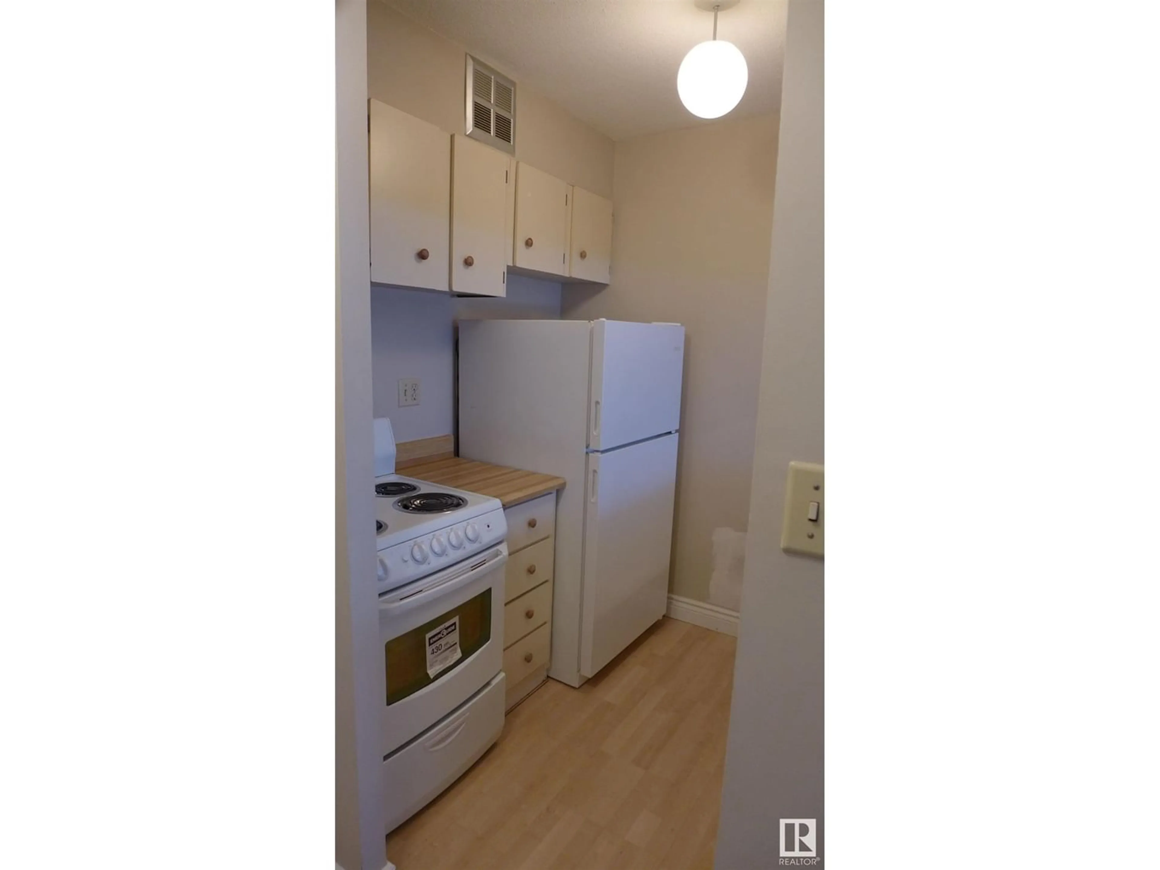 Standard kitchen for #223 10160 114 ST NW, Edmonton Alberta T5K2L2