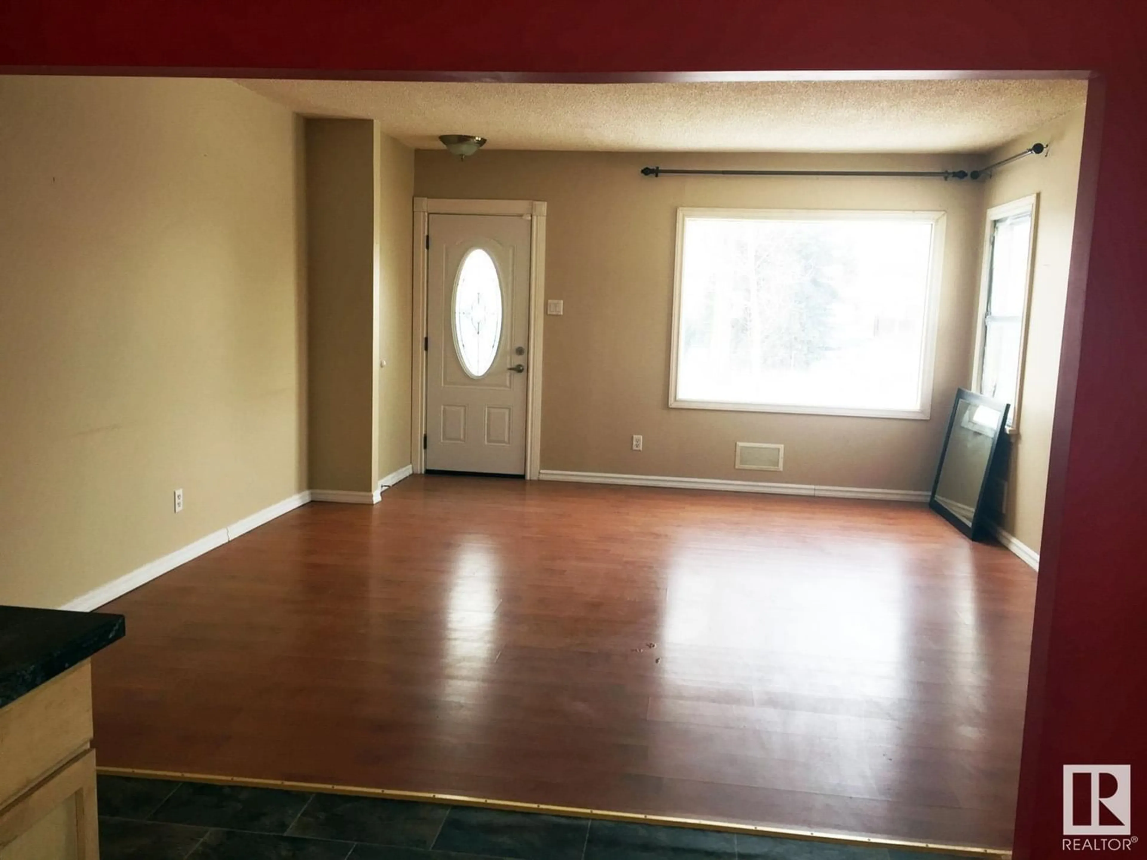 A pic of a room for 12349 128 ST NW, Edmonton Alberta T5L1C6
