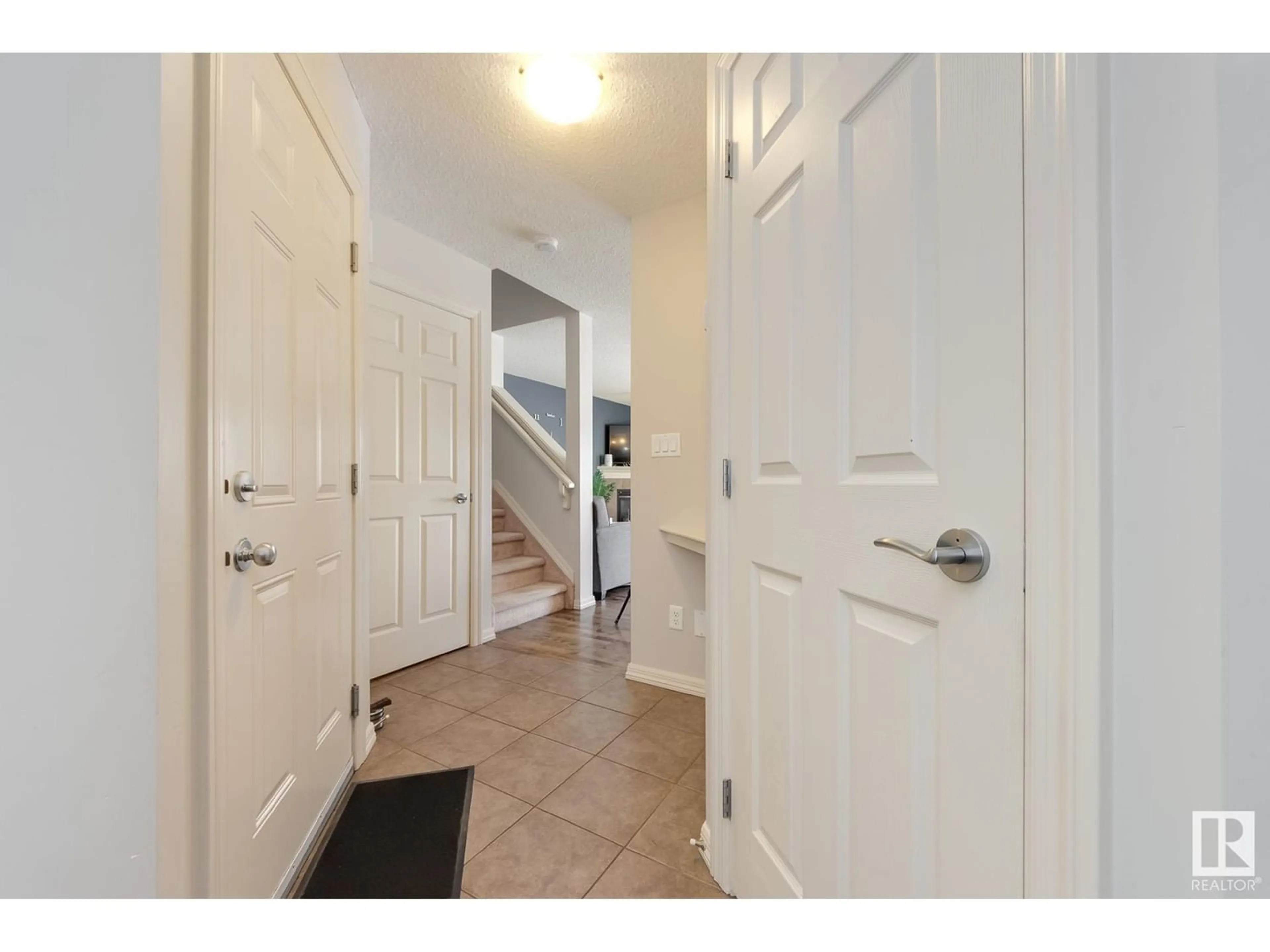 Indoor entryway for #39 1730 Leger GA NW, Edmonton Alberta T6R0R3