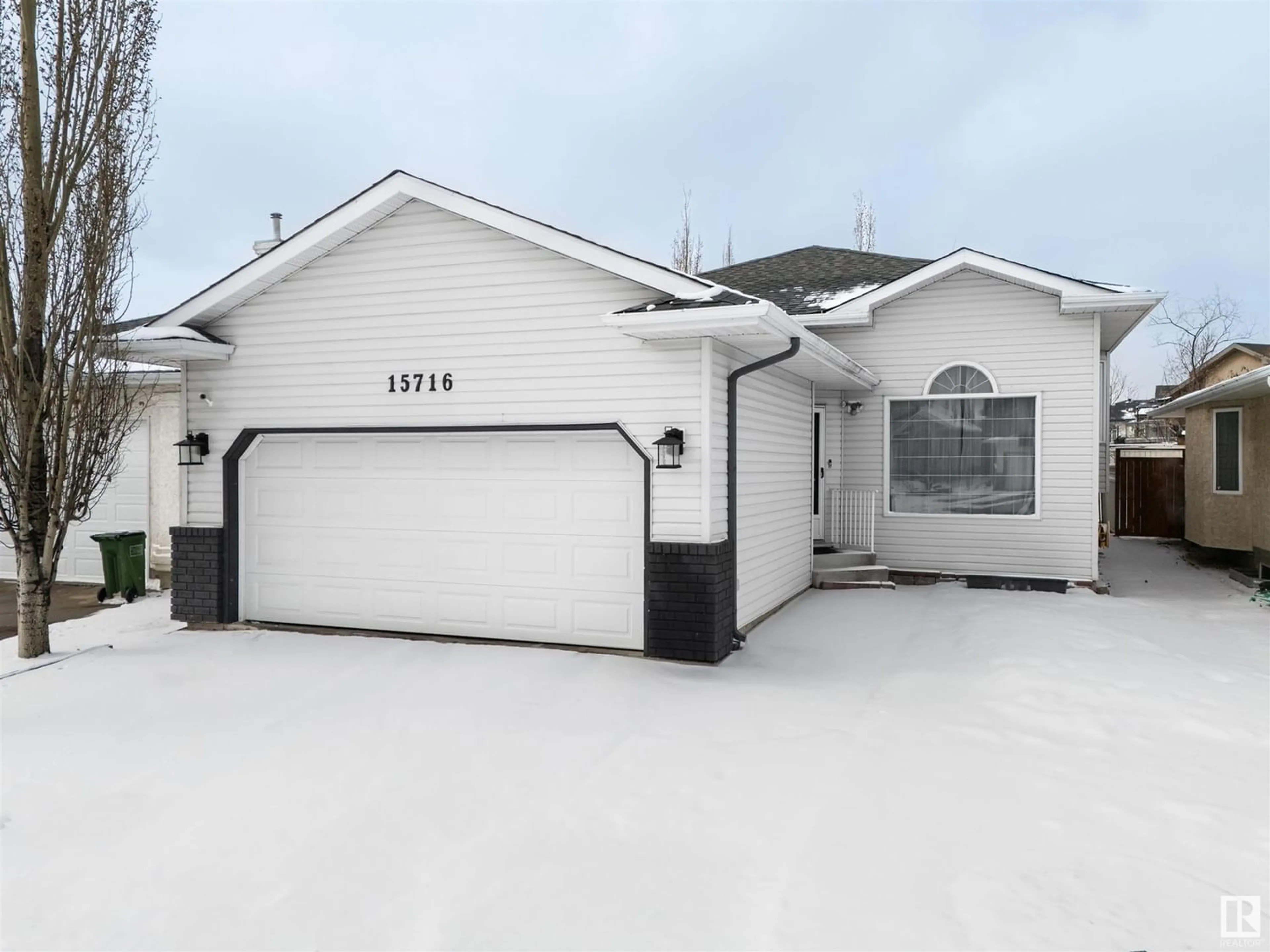 Frontside or backside of a home for 15716 133 ST NW, Edmonton Alberta T6V1E5