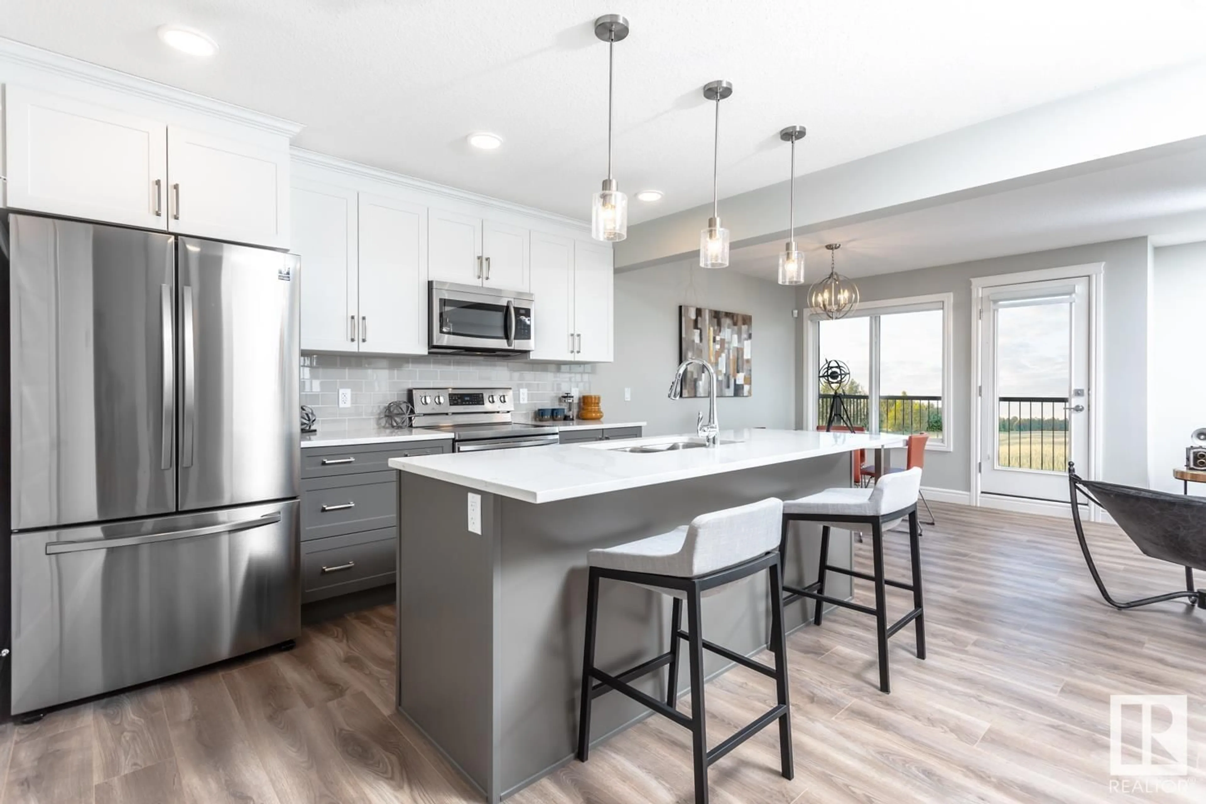 Contemporary kitchen for 7816 KORULUK LI SW, Edmonton Alberta T6W4V1