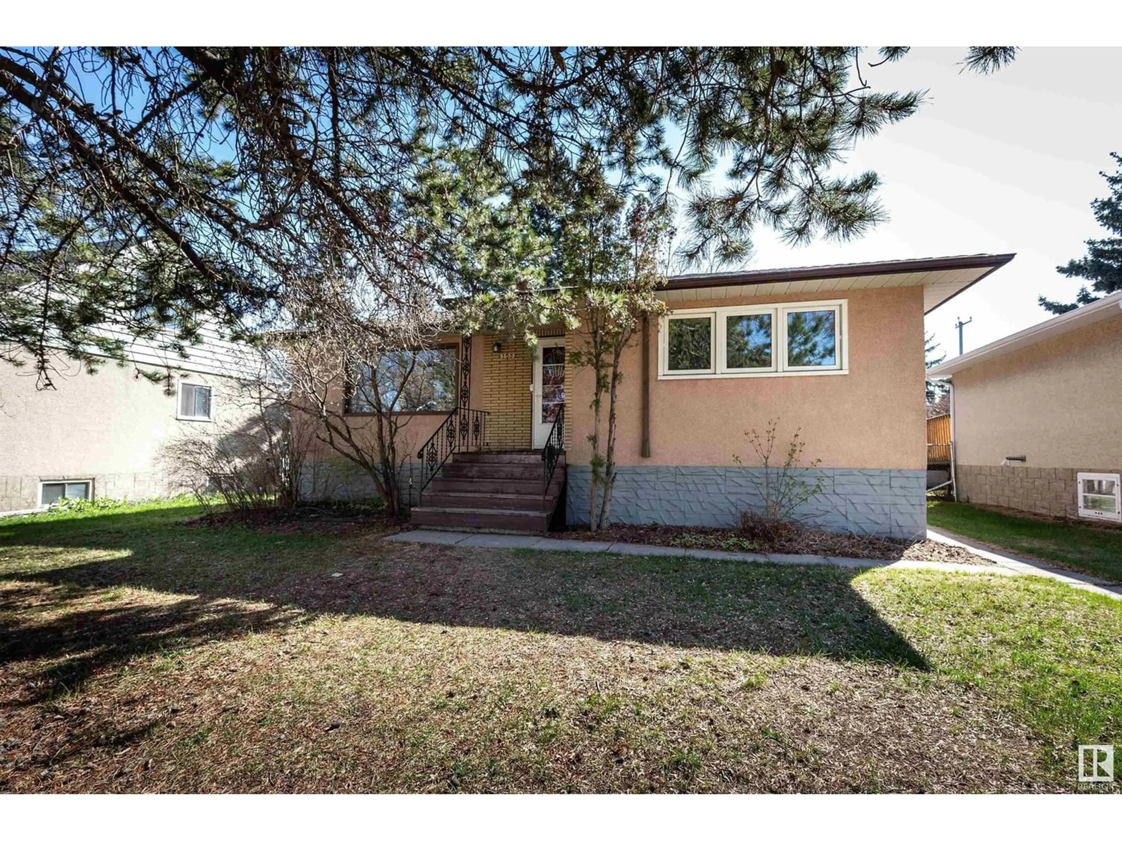 Frontside or backside of a home for 8635 76 ST NW, Edmonton Alberta T6C2K1