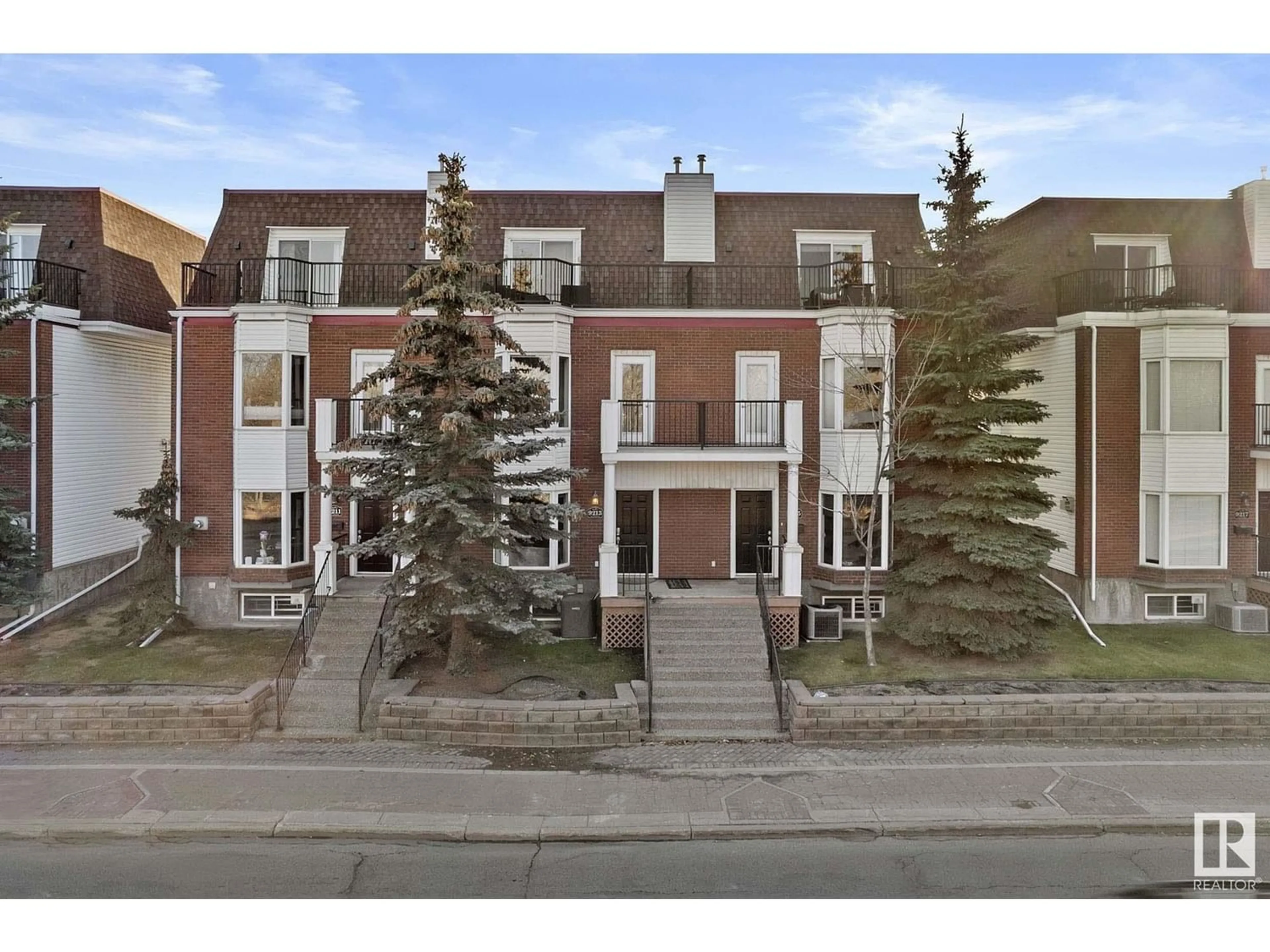 A pic from exterior of the house or condo for 9213 98 AV NW, Edmonton Alberta T6C2C5