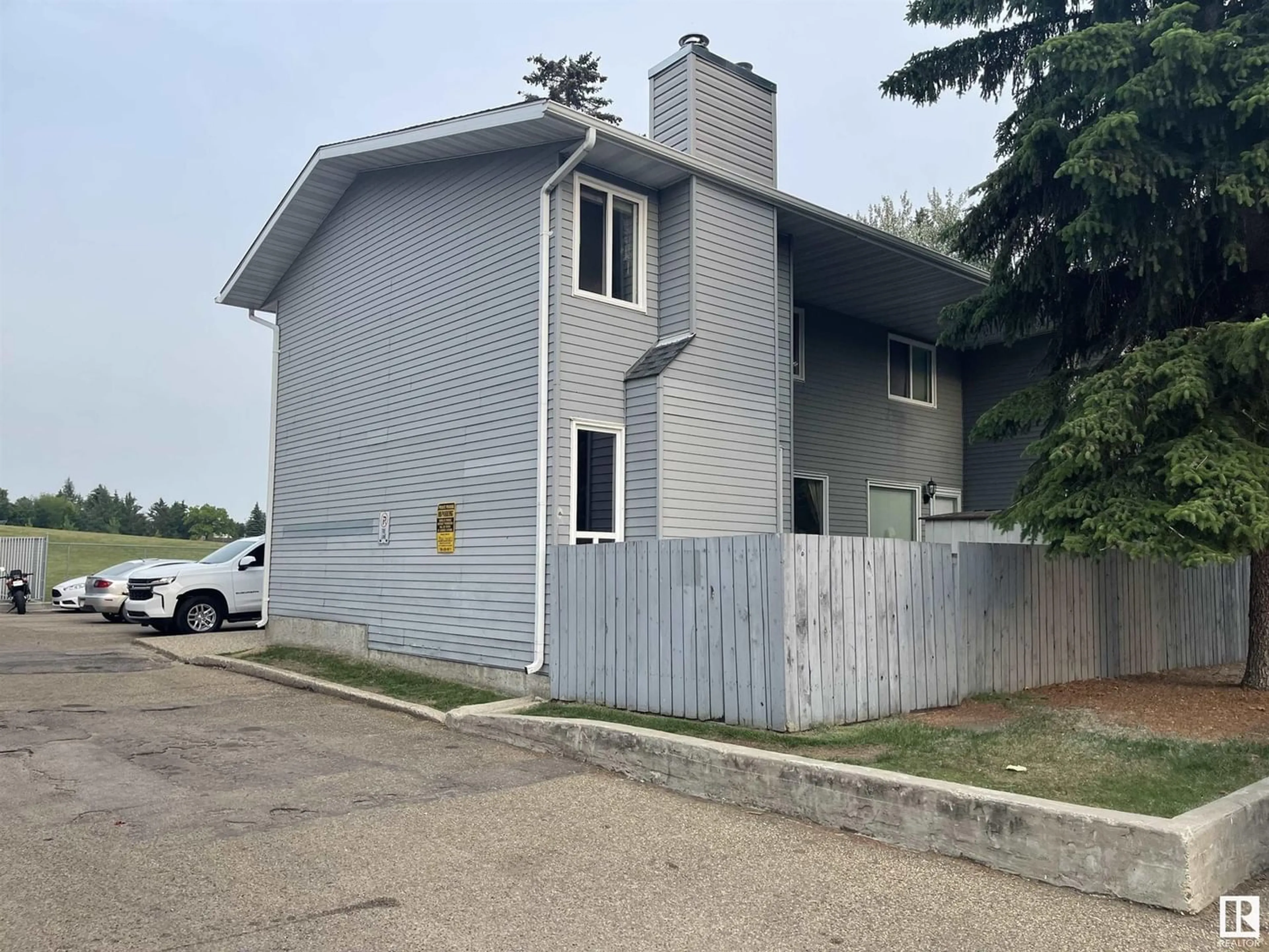 A pic from exterior of the house or condo for #13 1415 62 ST NW, Edmonton Alberta T6L4K1