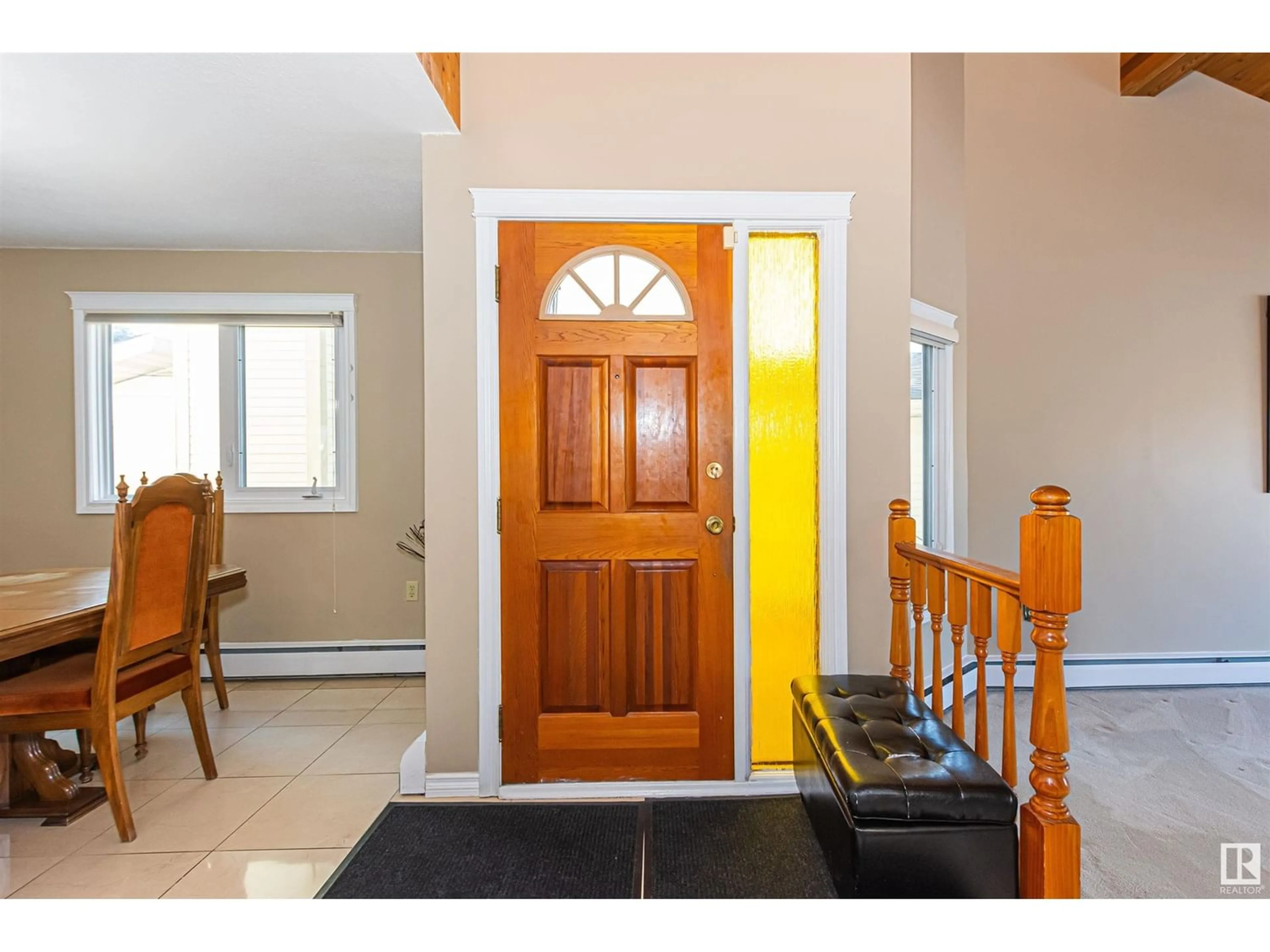 Indoor entryway for 9331 174 ST NW, Edmonton Alberta T5T3M3