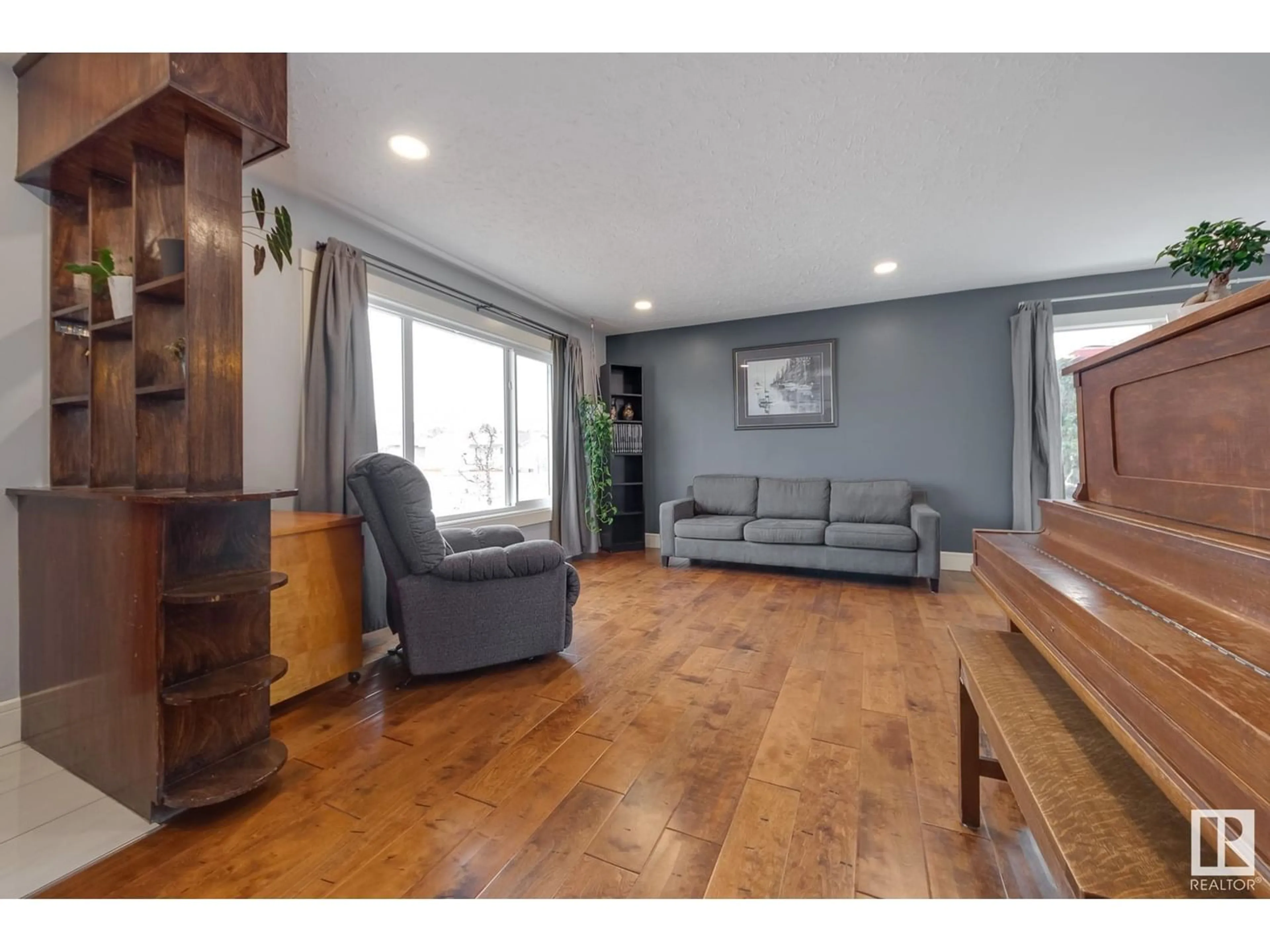 Living room for 15924 88B AV NW, Edmonton Alberta T5R4N7