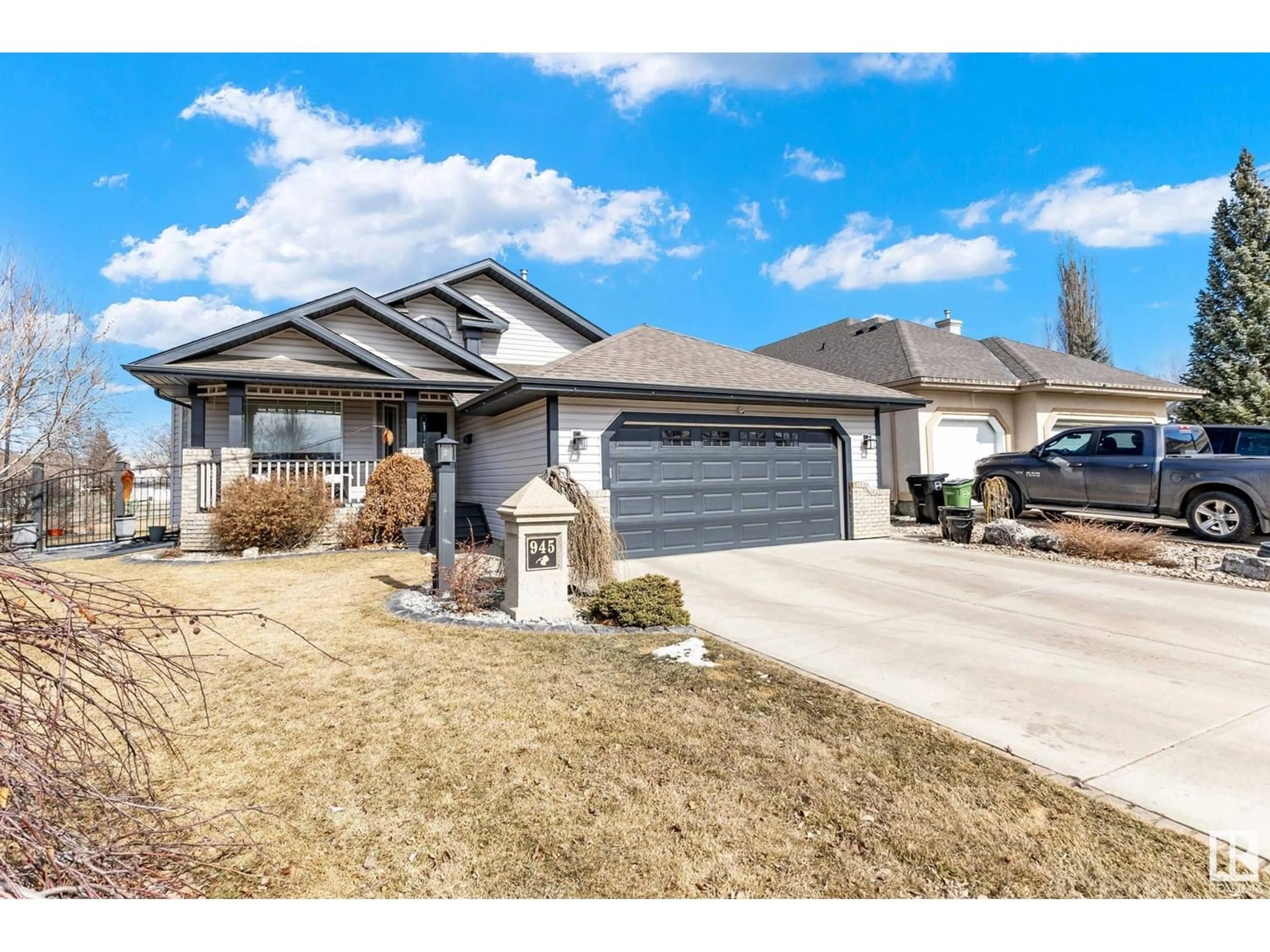 Frontside or backside of a home for 945 Picard DR NW, Edmonton Alberta T5T6N6