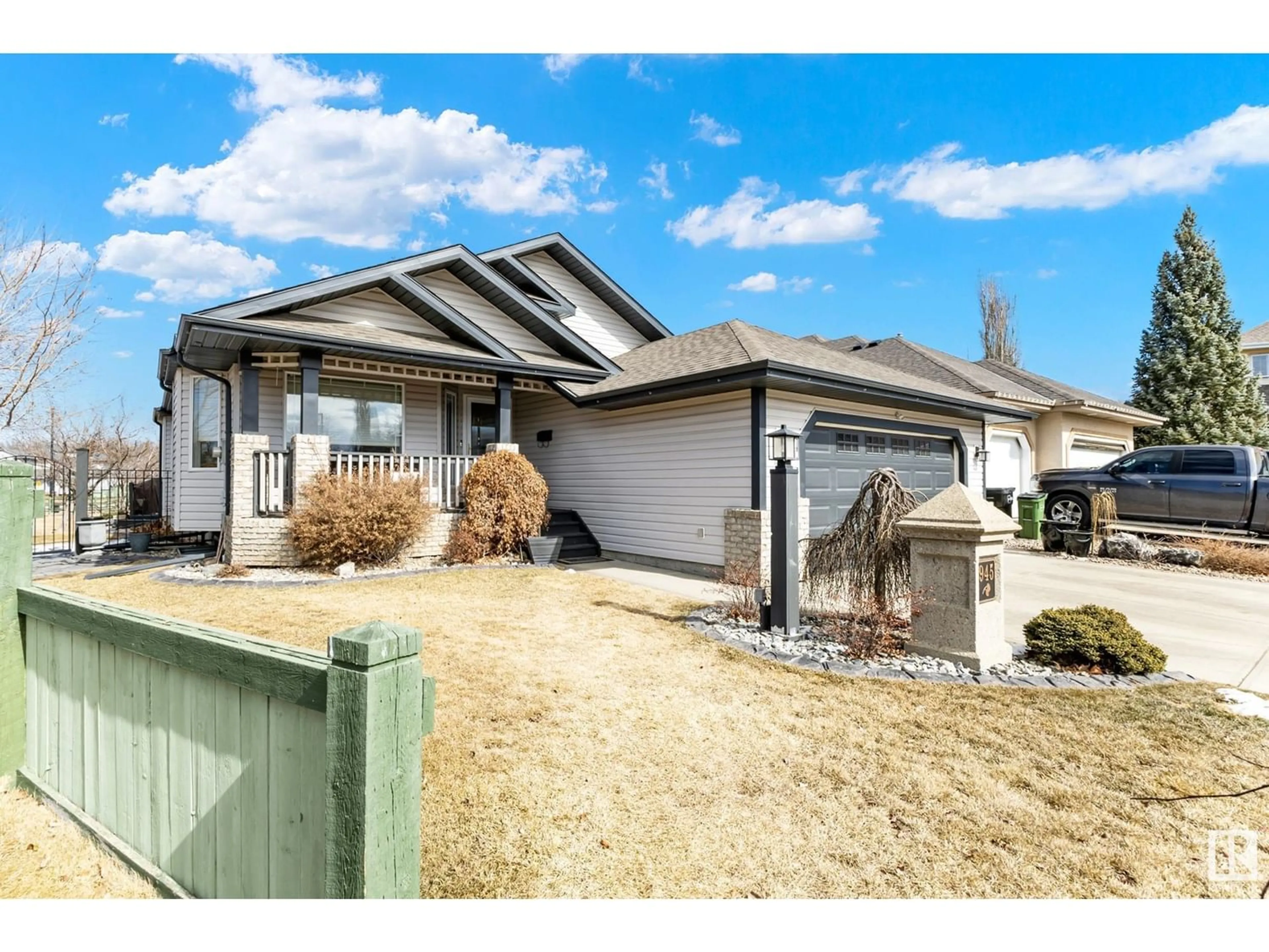 Frontside or backside of a home for 945 Picard DR NW, Edmonton Alberta T5T6N6