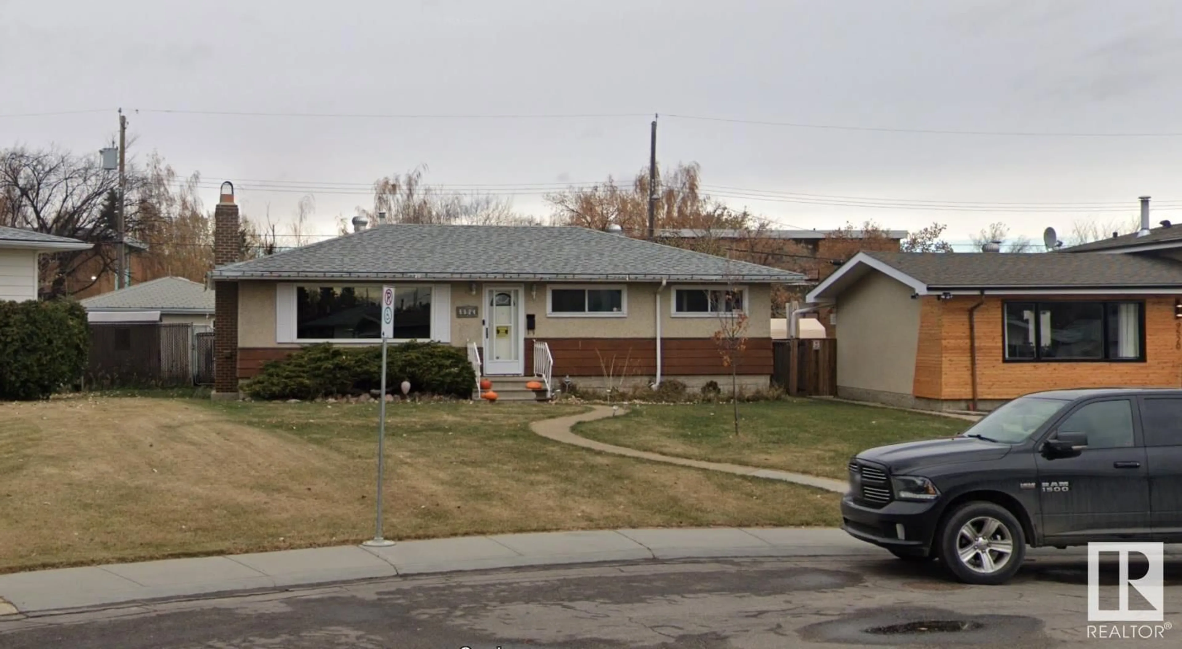 Frontside or backside of a home for 9524 129A AV NW, Edmonton Alberta T5E0N8