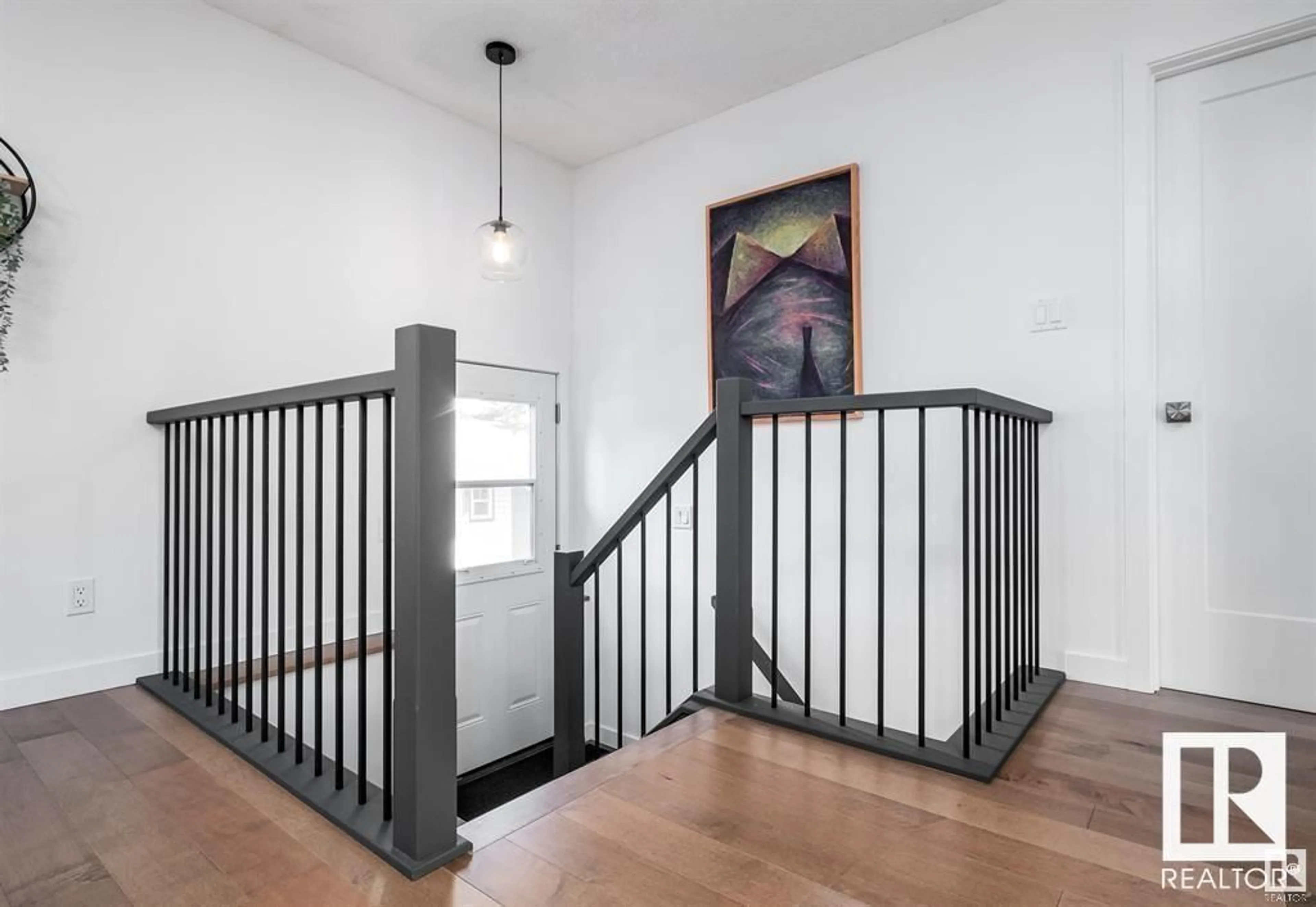 Stairs for 1820 35 ST NW, Edmonton Alberta T6L3E9