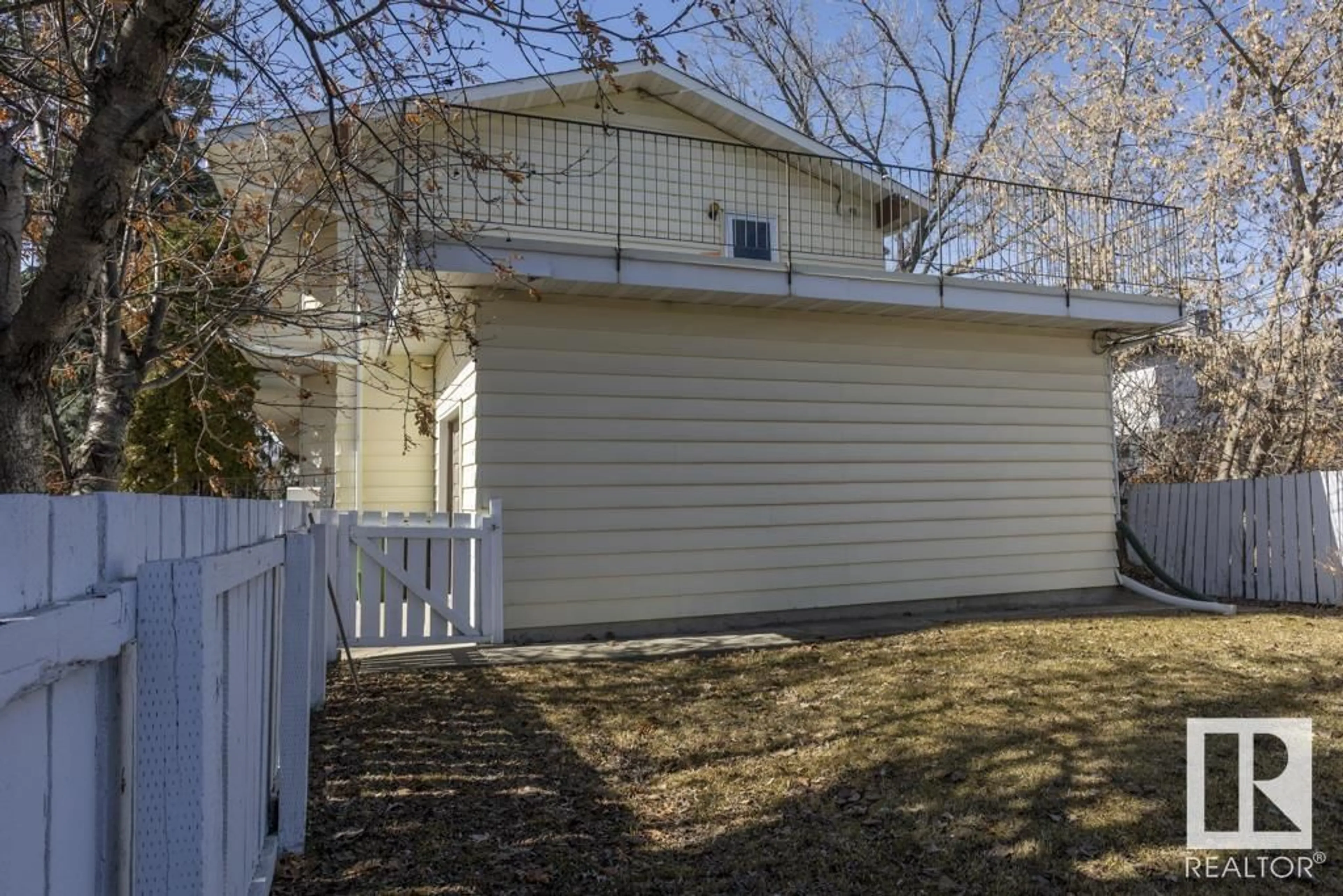 Fenced yard for 12214 108 AV NW, Edmonton Alberta T5M3X2