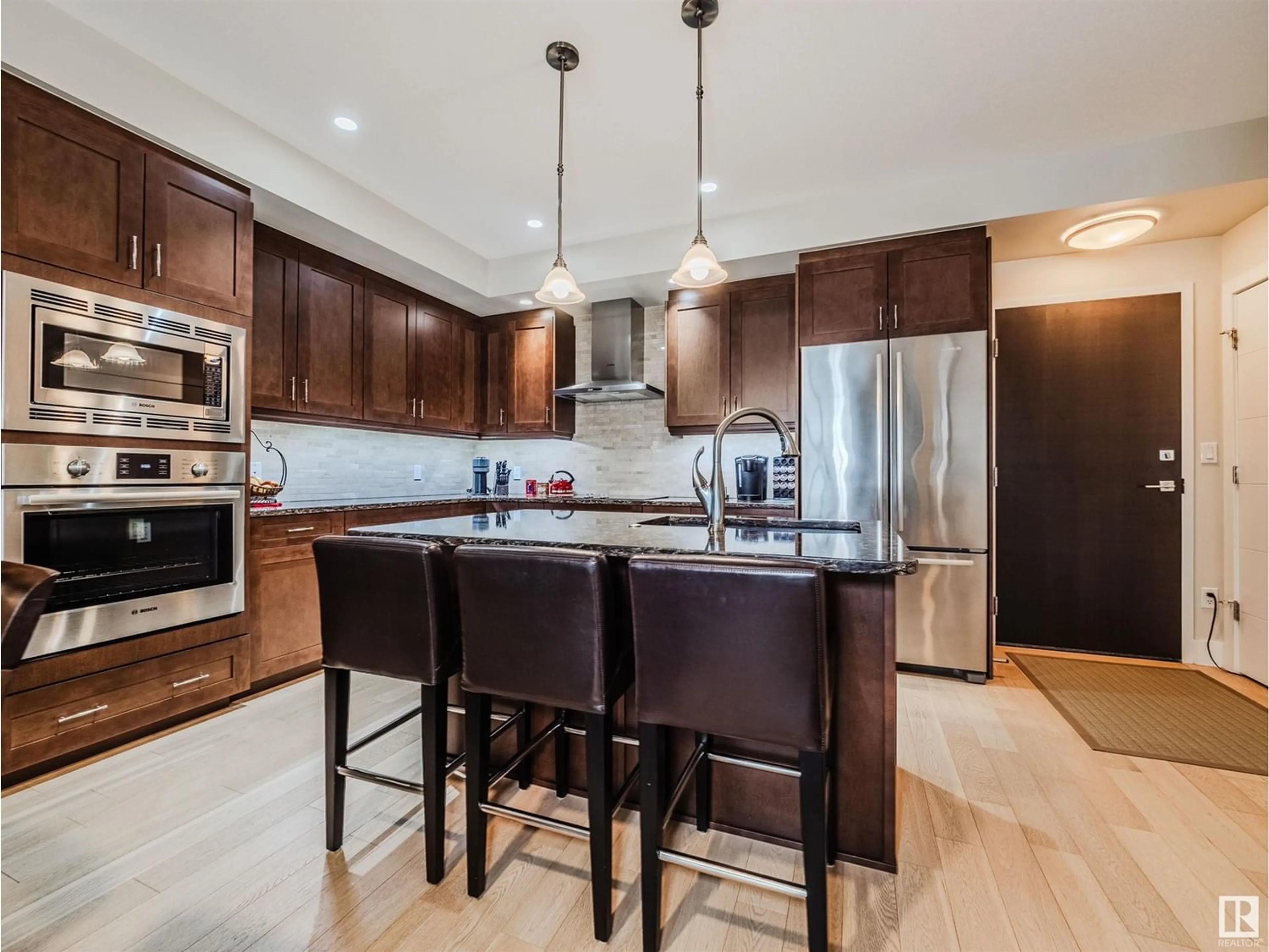 Contemporary kitchen for #712 200 BELLEROSE DR, St. Albert Alberta T8N7P7