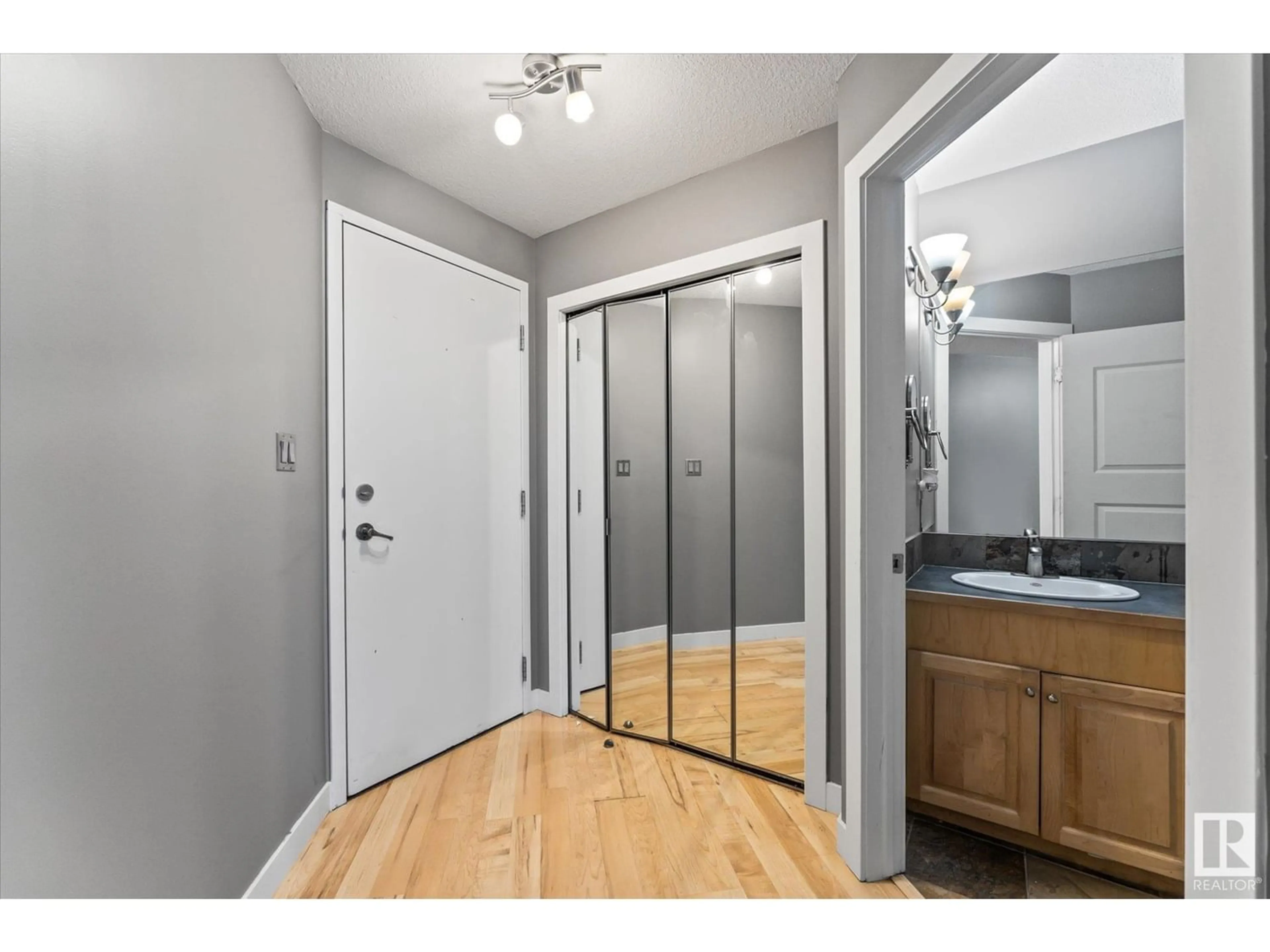 Indoor entryway for #202 9336 JASPER AV NW, Edmonton Alberta T5H3T5